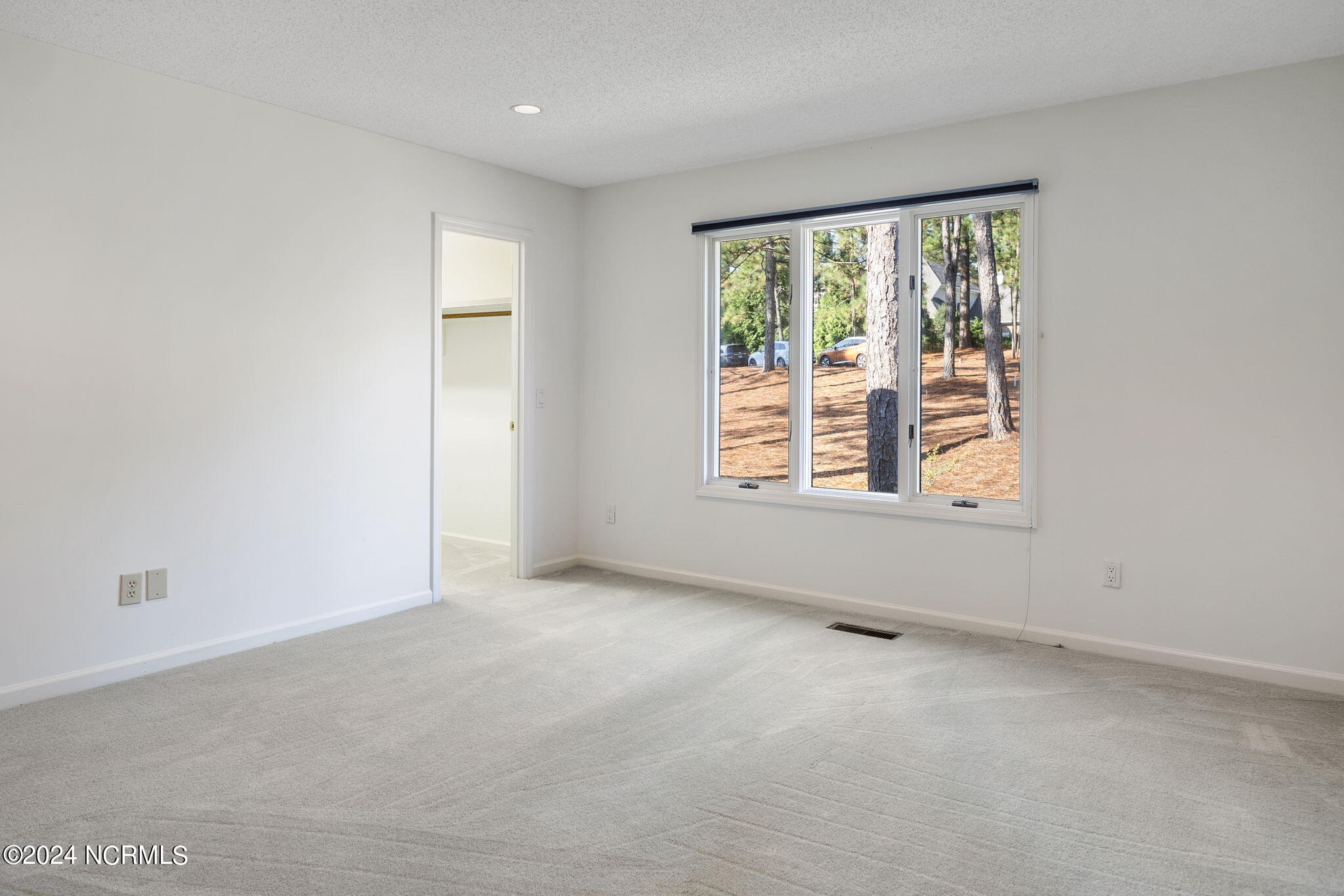 27 Deerwood Court Property Photo 22