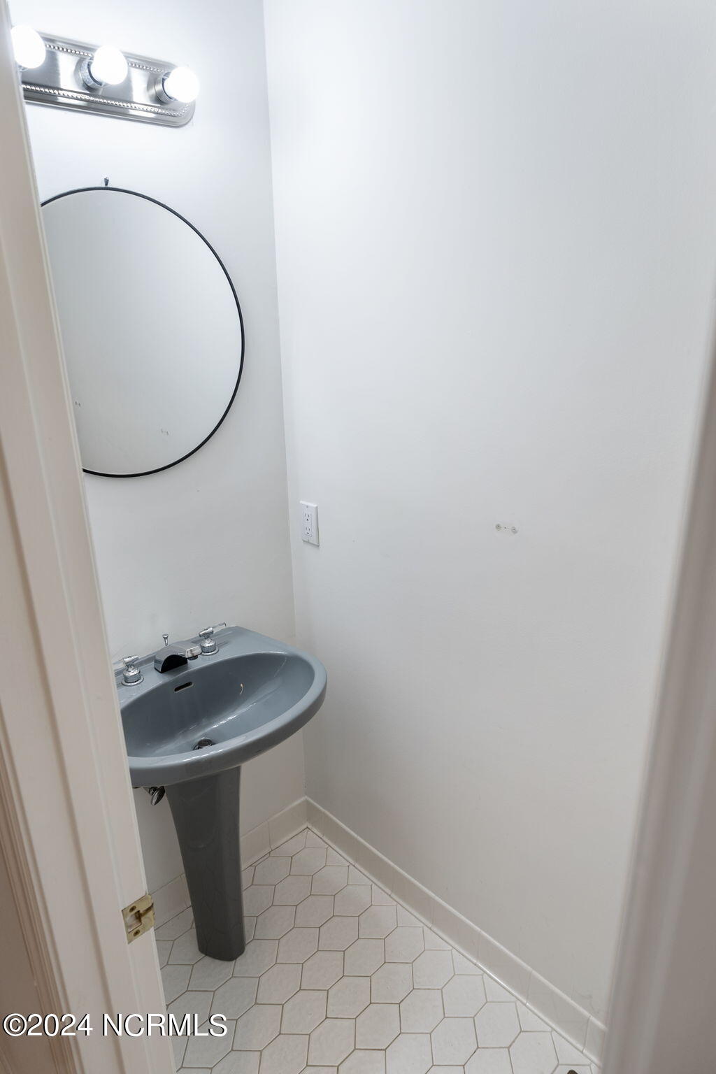 27 Deerwood Court Property Photo 26