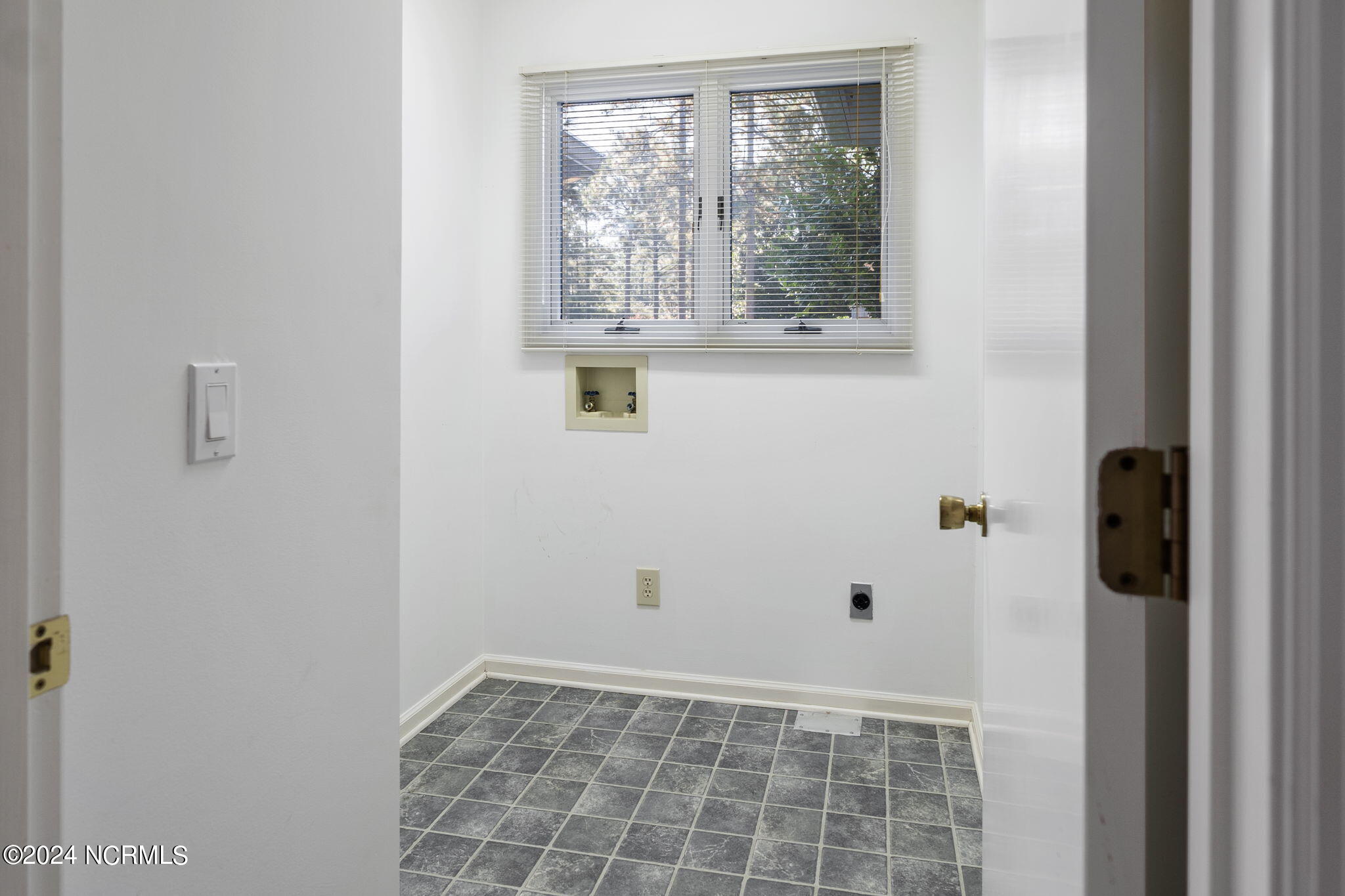 27 Deerwood Court Property Photo 32