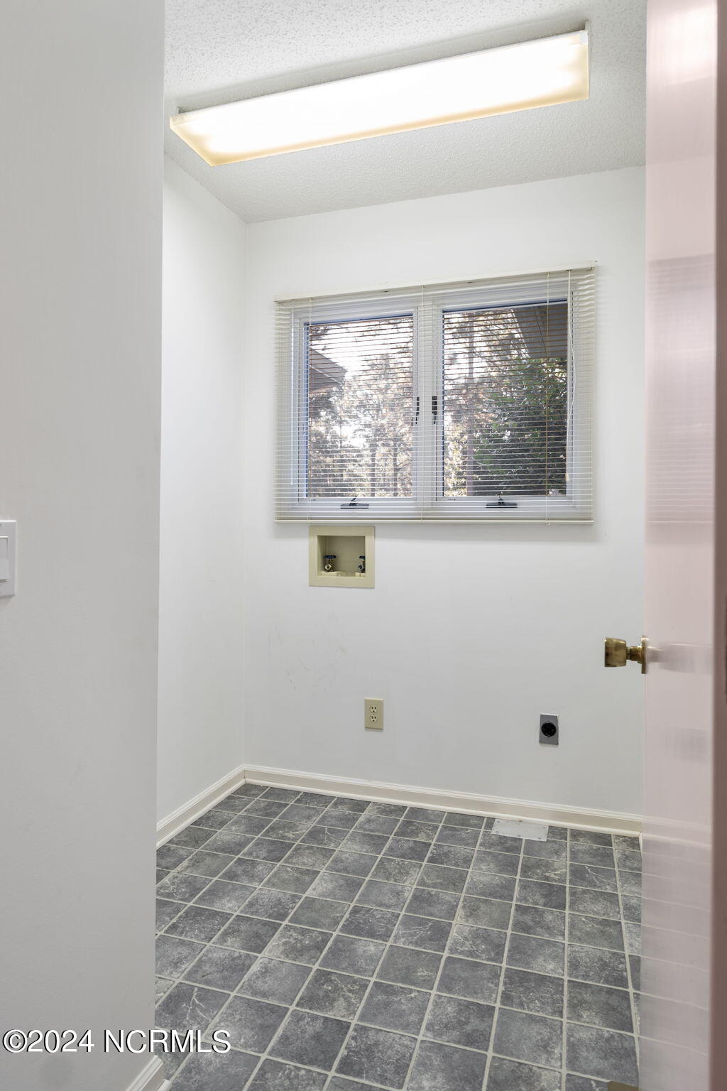 27 Deerwood Court Property Photo 33
