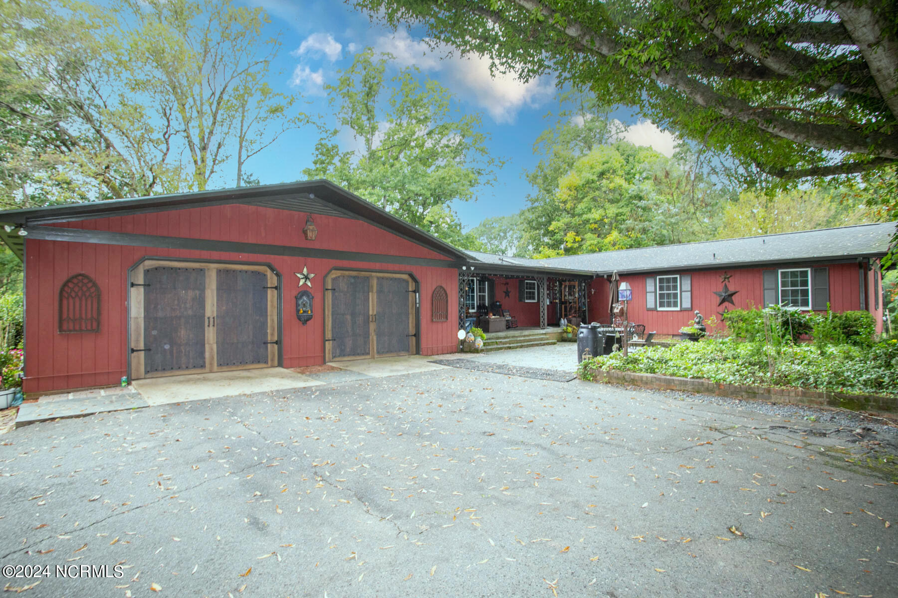 542 W College Street Property Photo