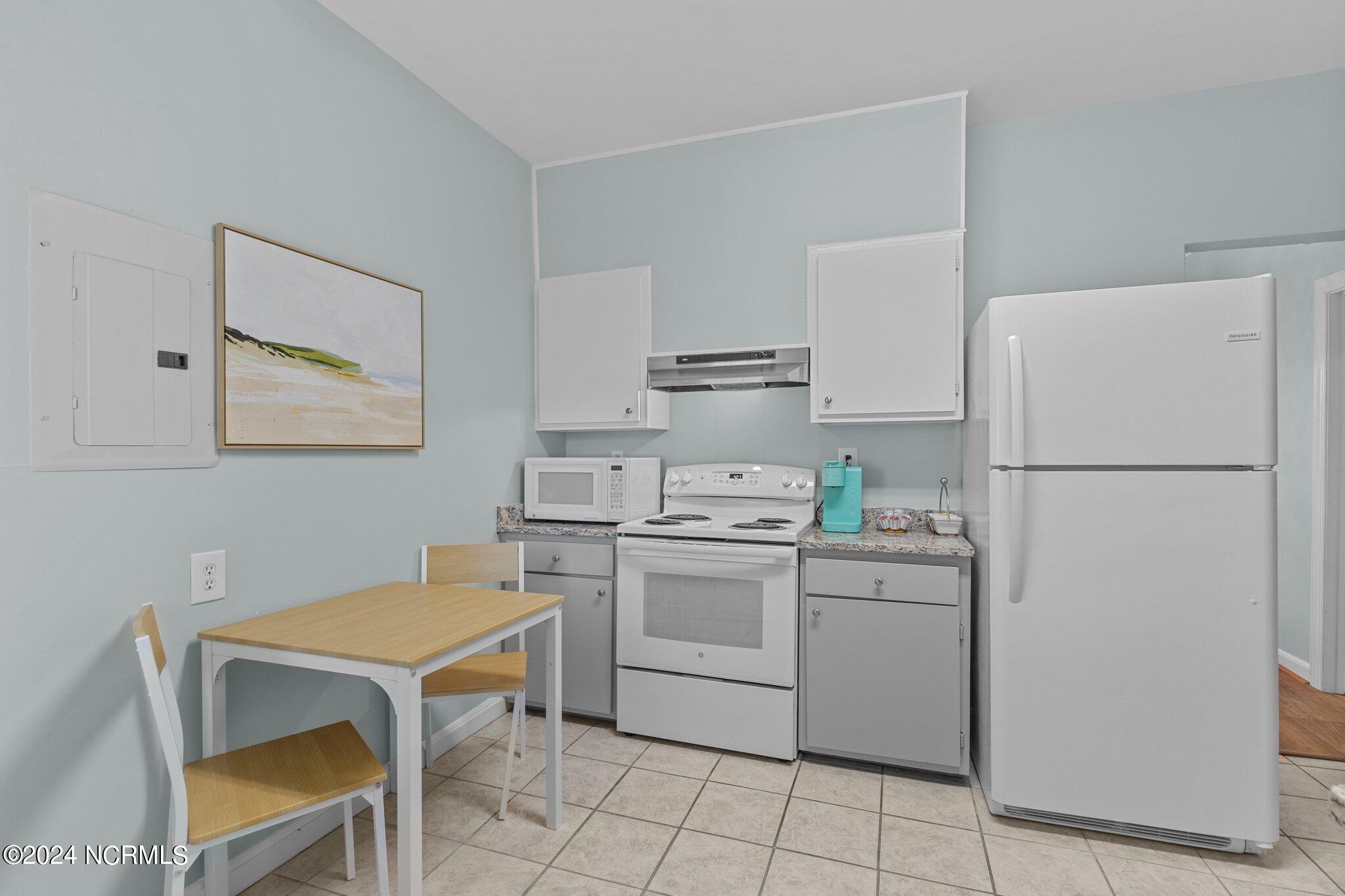 1406 Evans Street A Property Photo 9