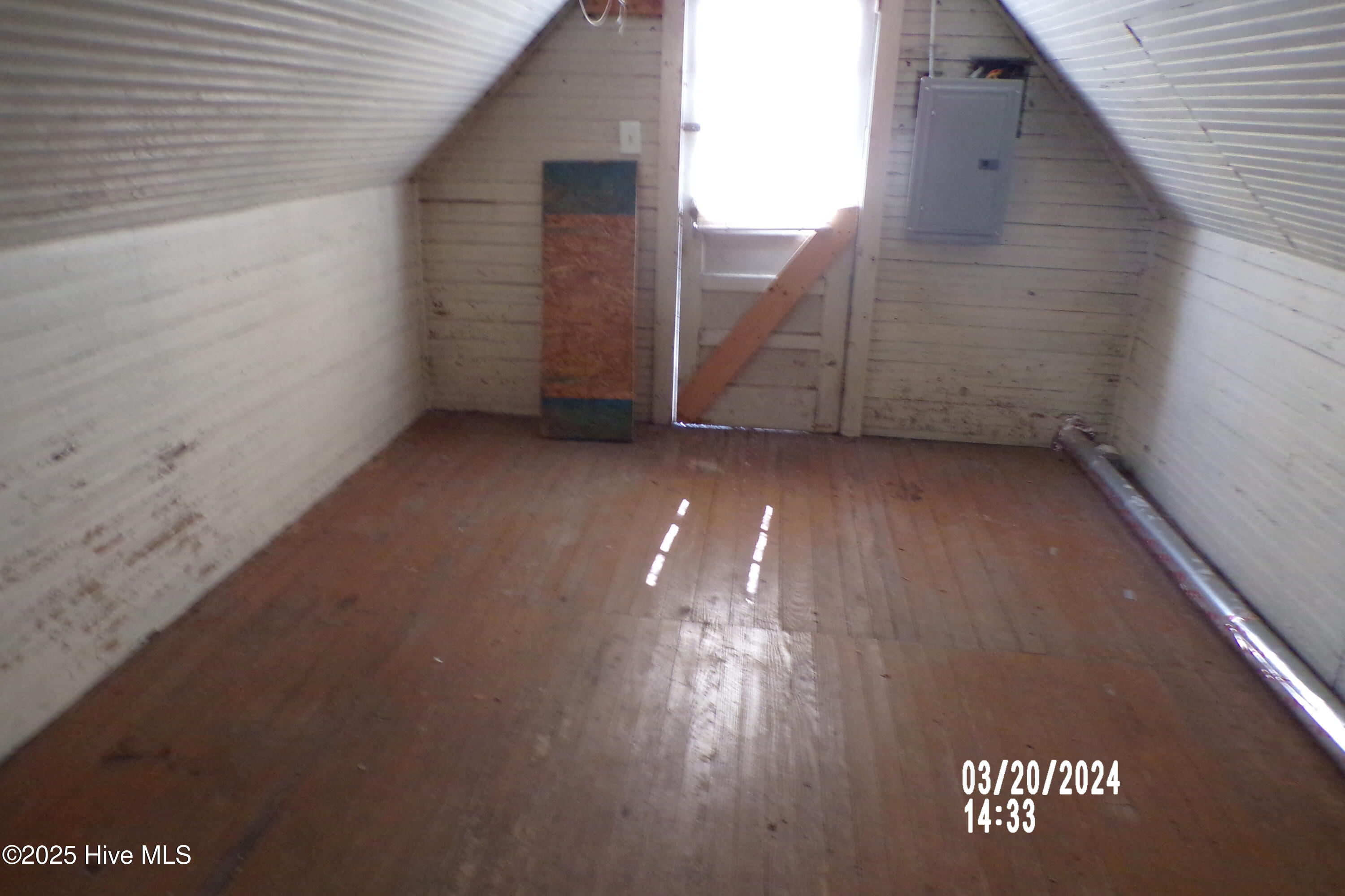 113 E Cypress Street Property Photo 8
