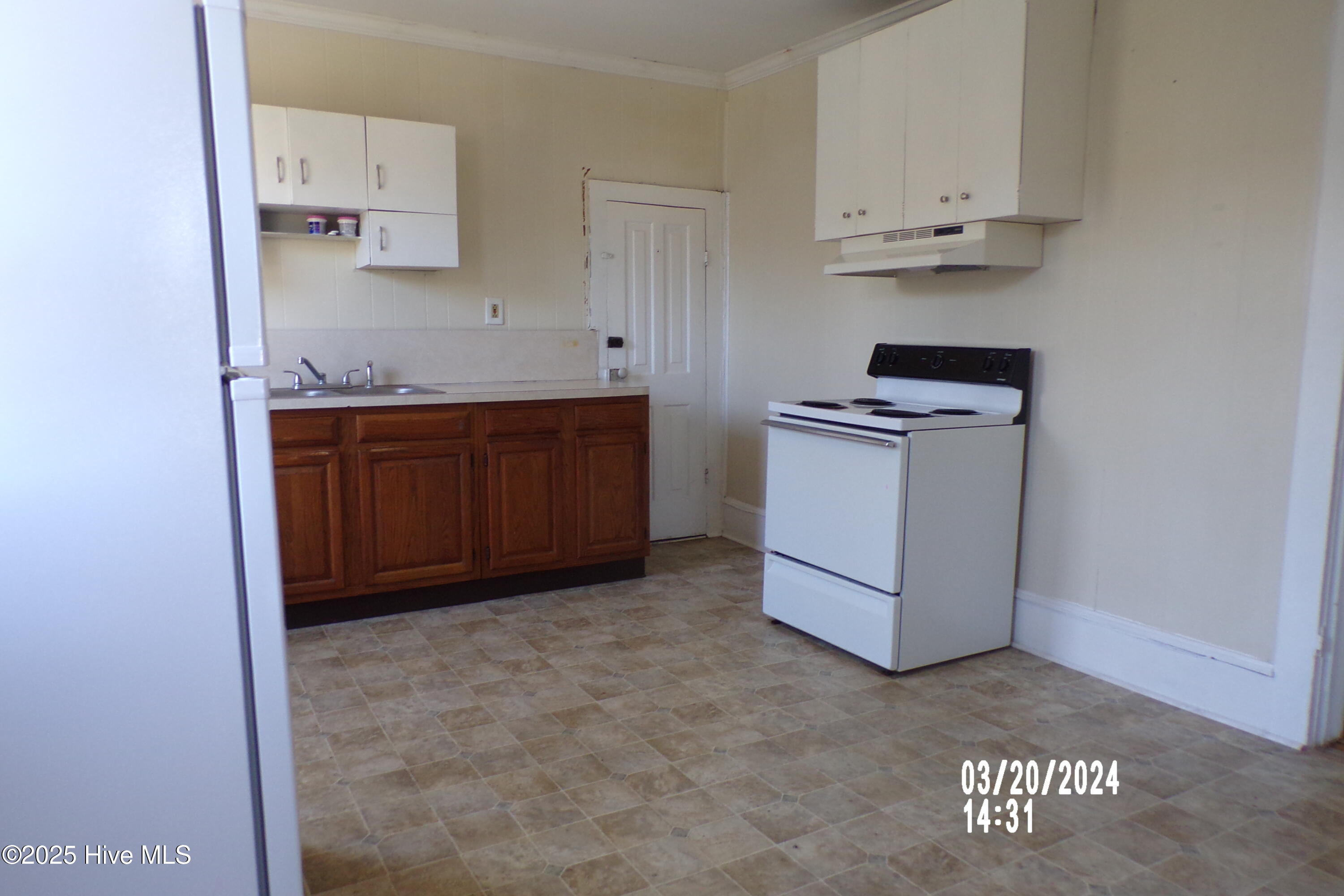 113 E Cypress Street Property Photo 9