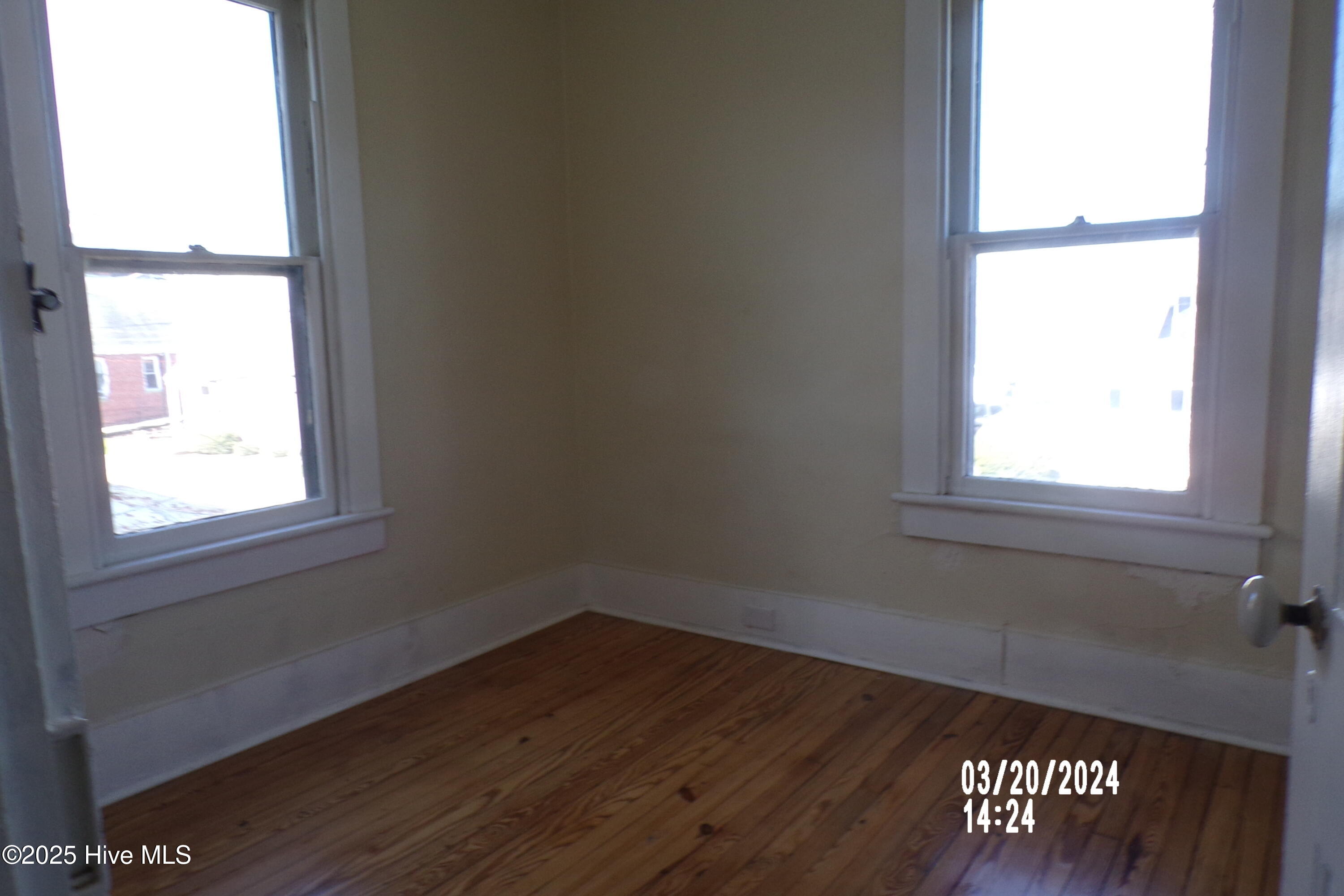 113 E Cypress Street Property Photo 10