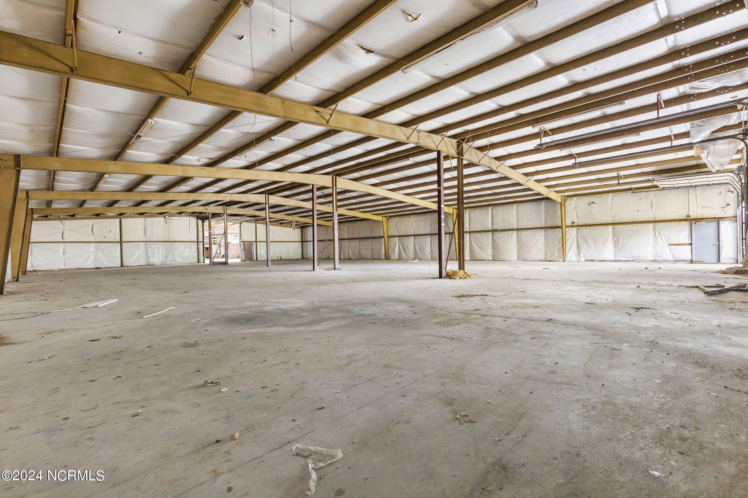 611 N Sycamore St, Rose Hill, Street Property Photo 9