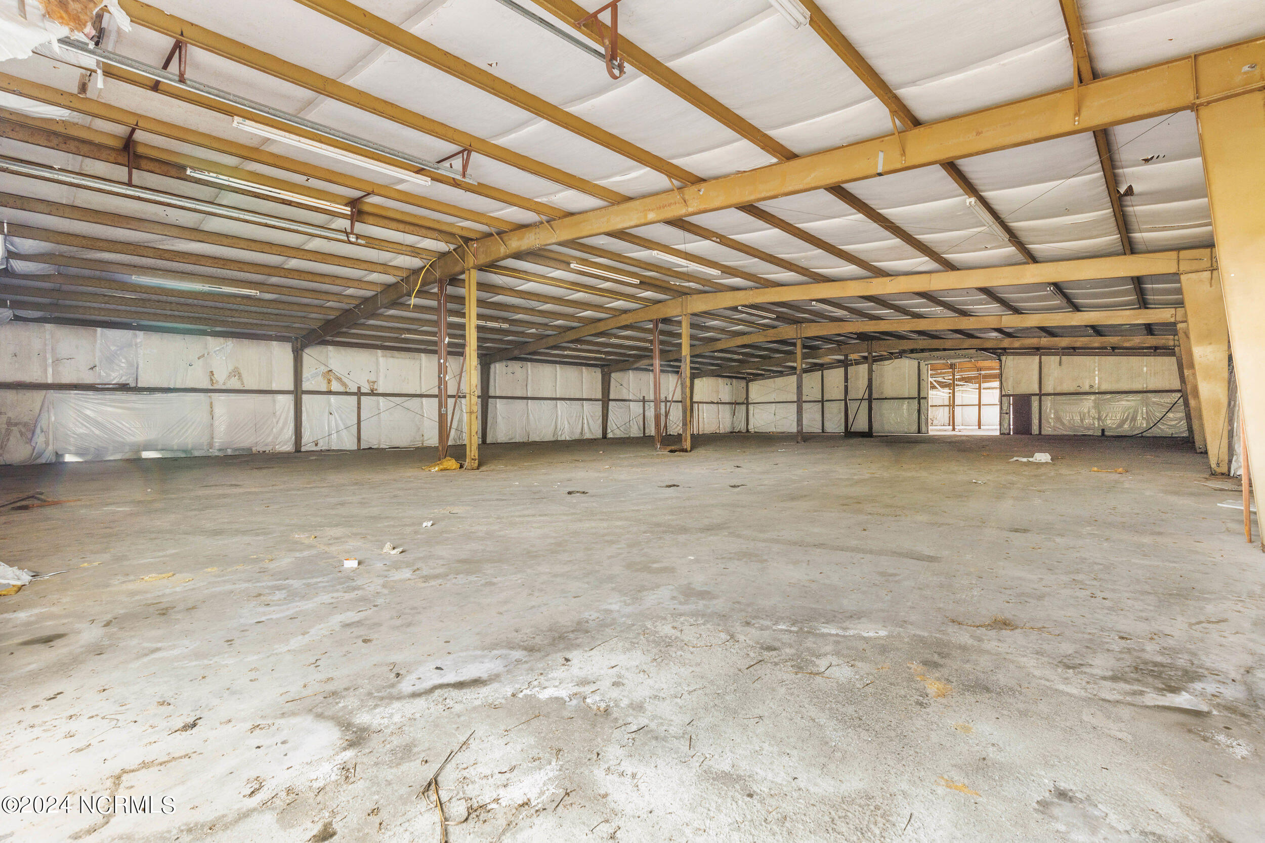 611 N Sycamore St, Rose Hill, Street Property Photo 10