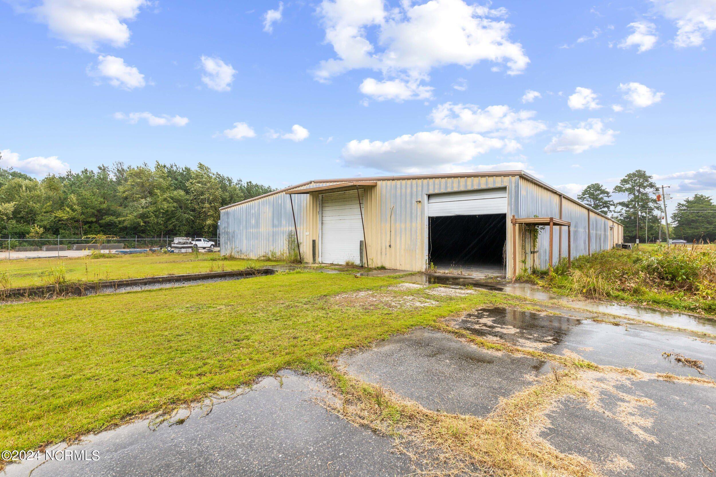 611 N Sycamore St, Rose Hill, Street Property Photo 12