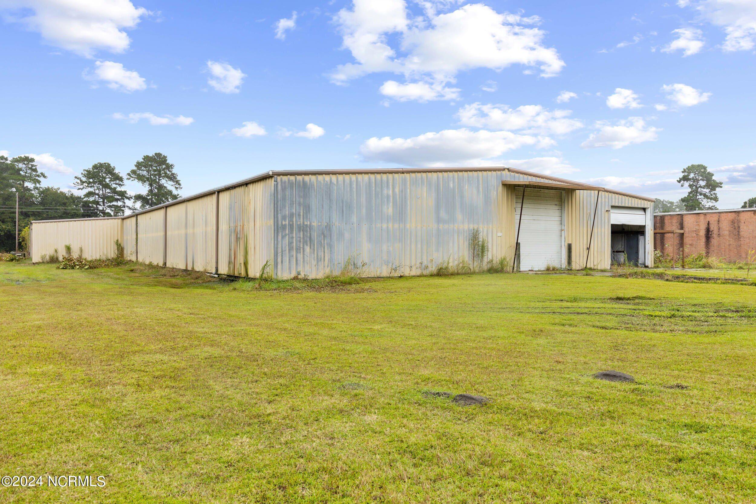 611 N Sycamore St, Rose Hill, Street Property Photo 13