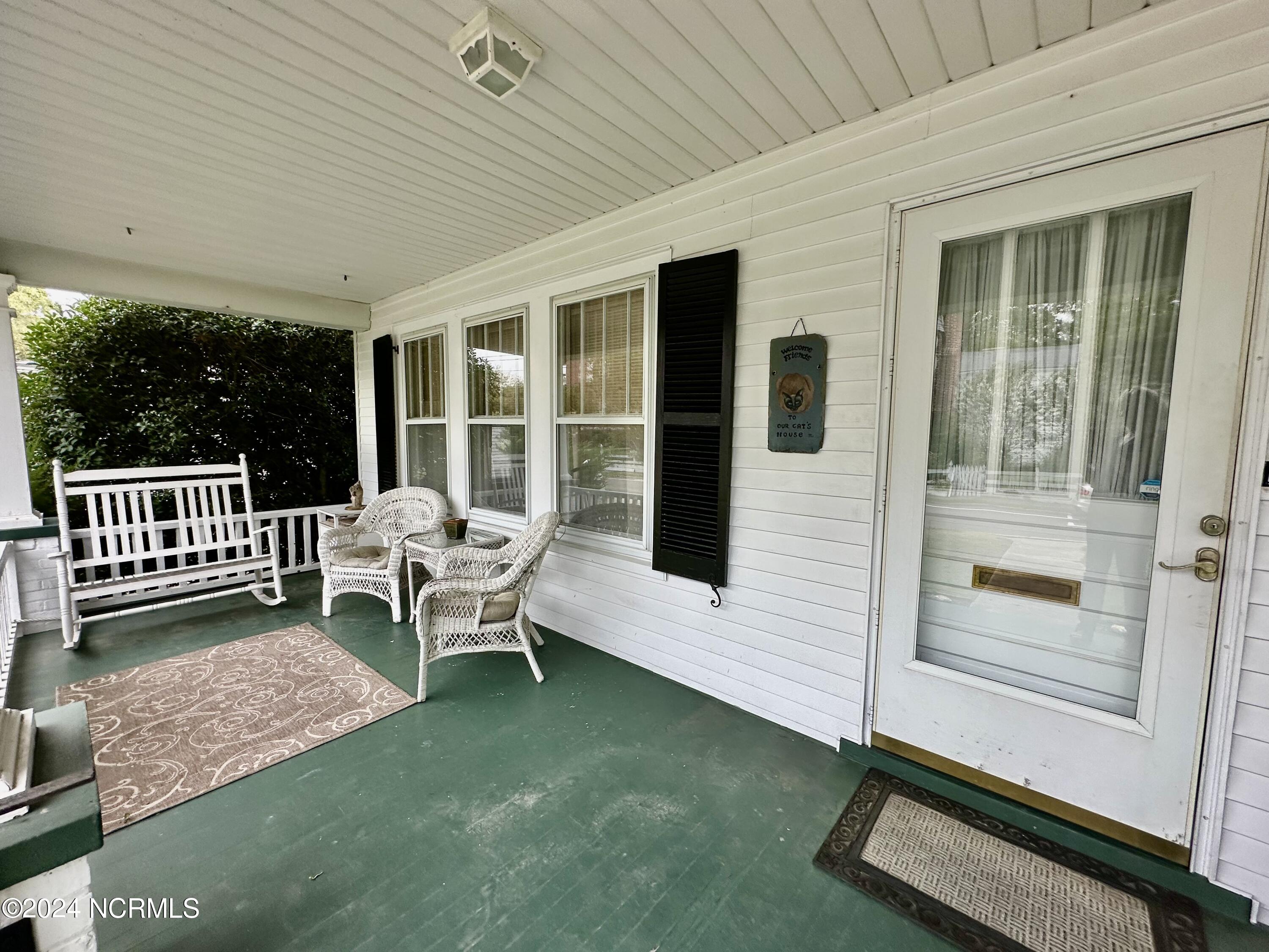 207 W Eden Street Property Photo 2