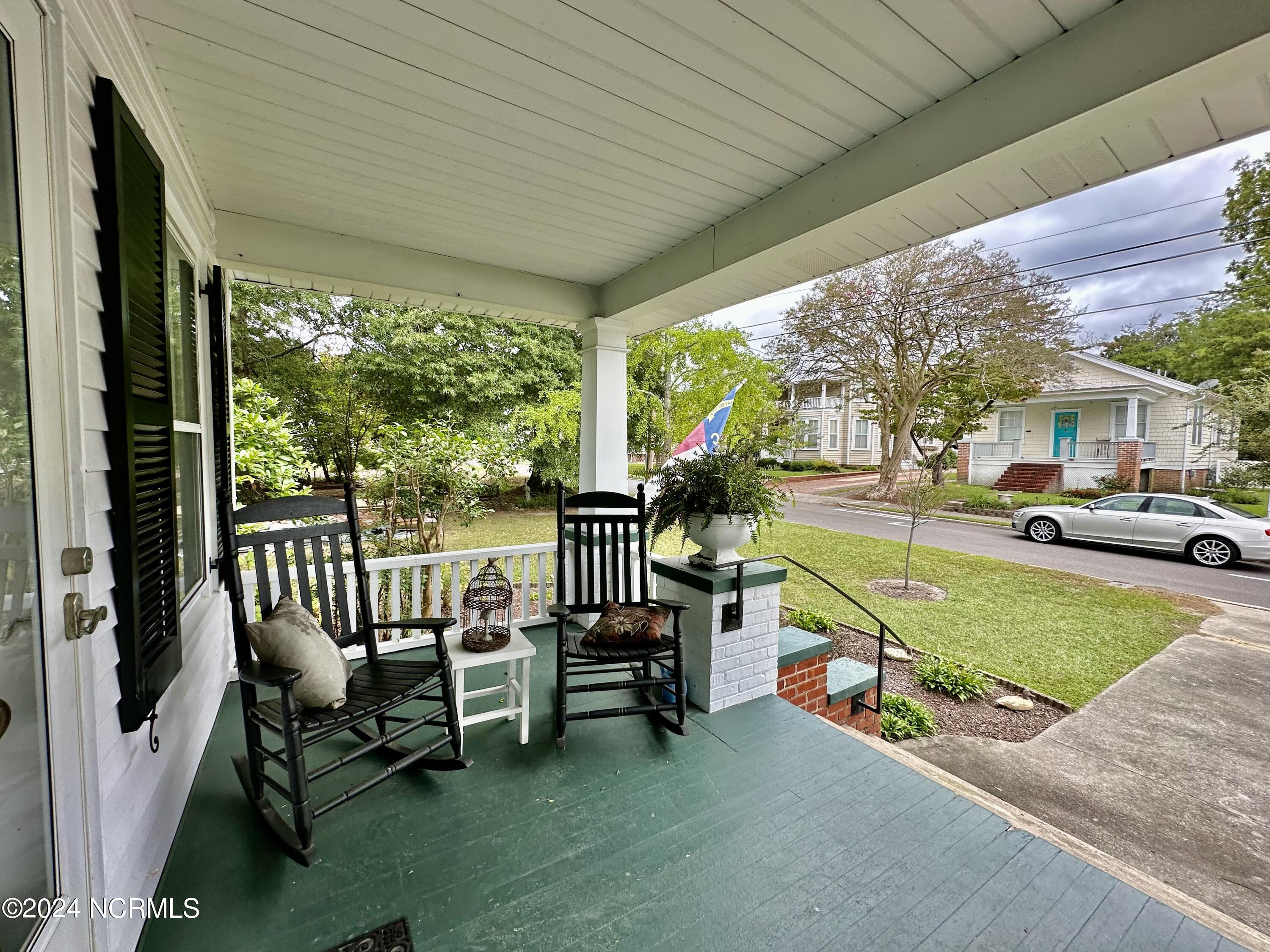 207 W Eden Street Property Photo 3