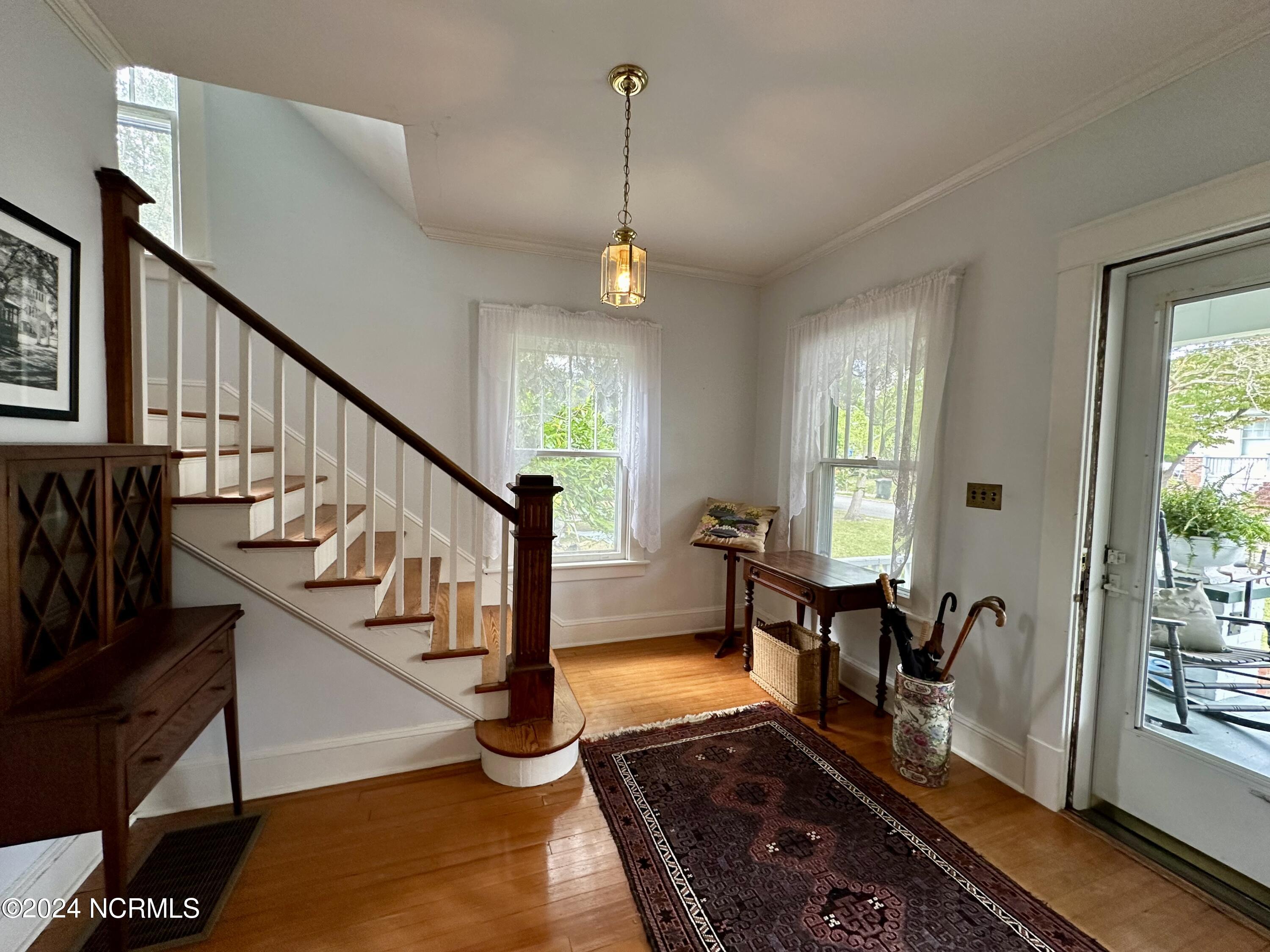 207 W Eden Street Property Photo 4