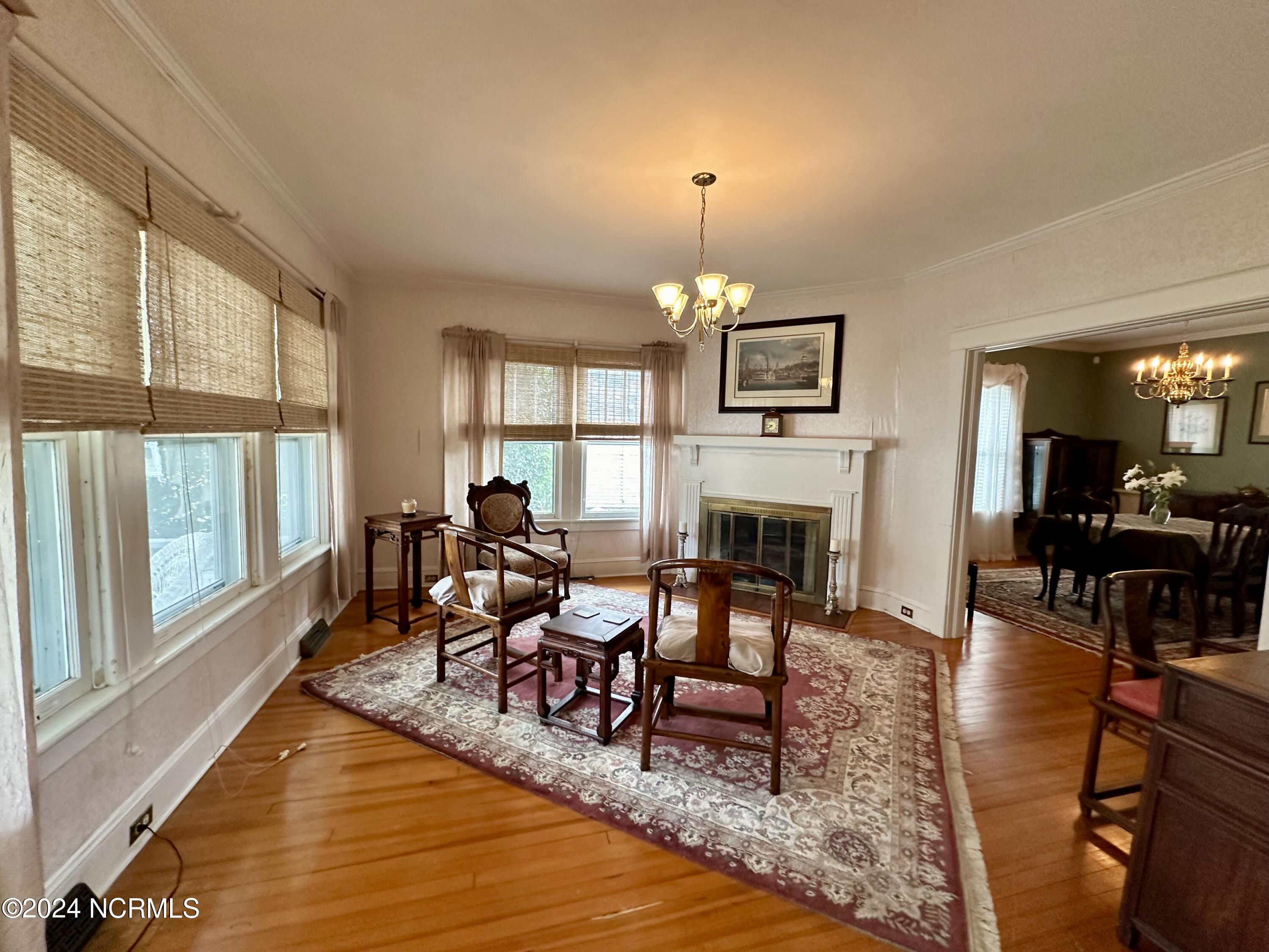 207 W Eden Street Property Photo 5