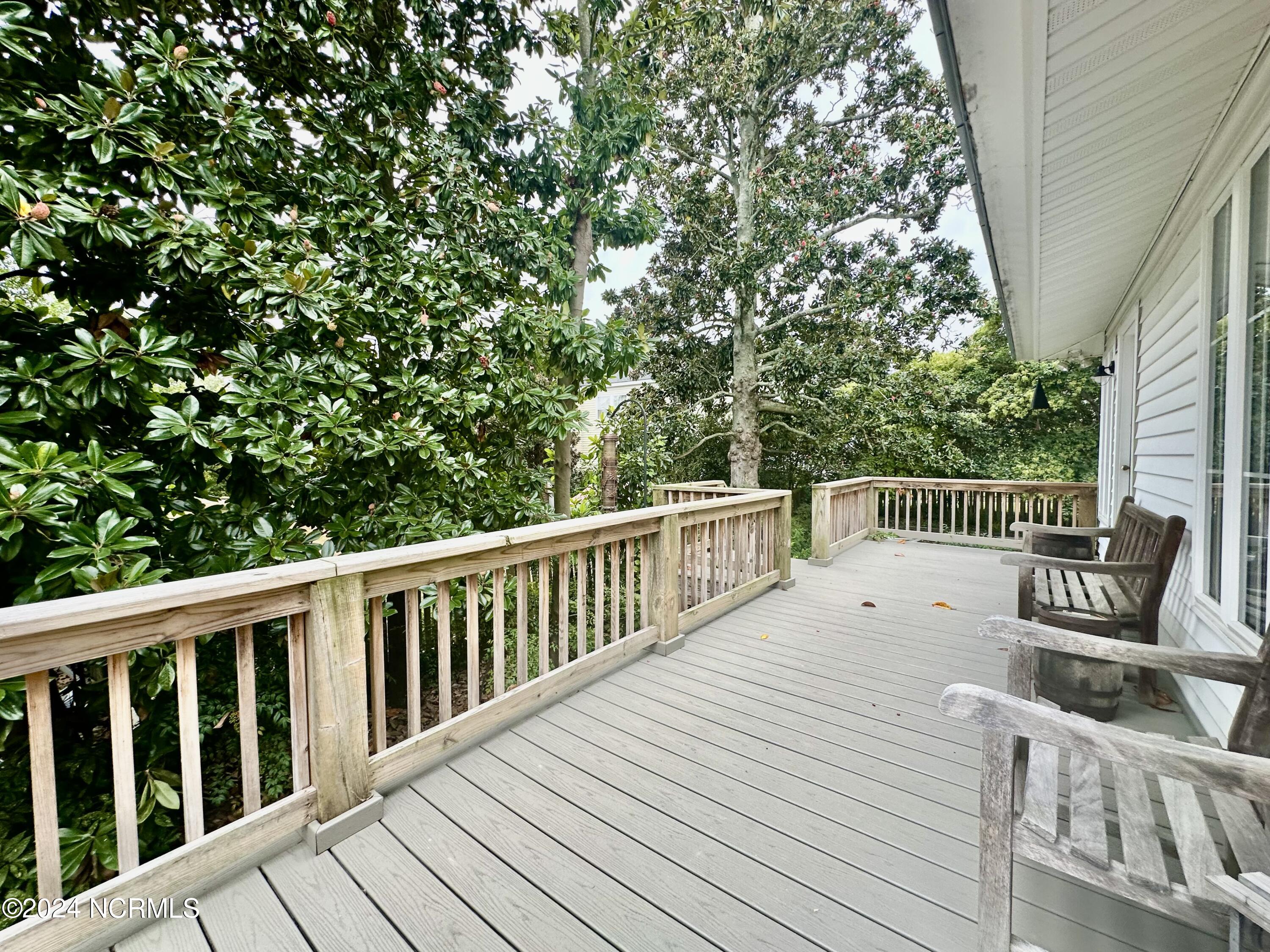 207 W Eden Street Property Photo 15