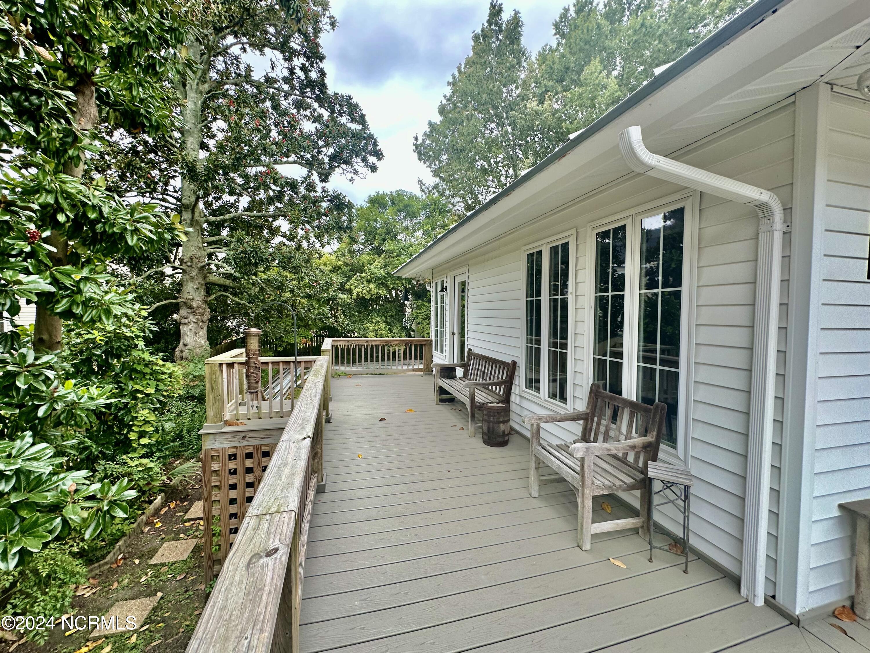 207 W Eden Street Property Photo 16