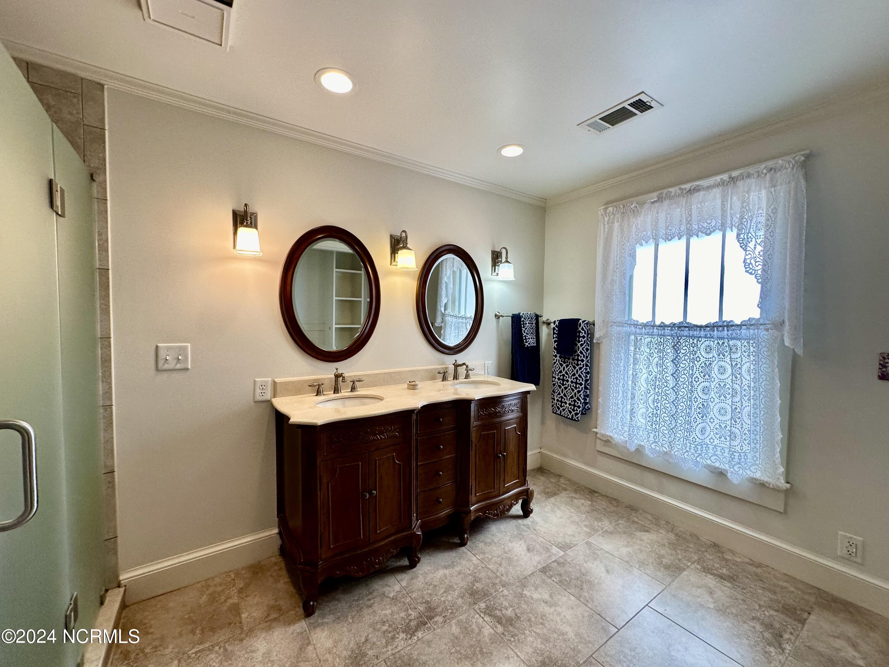 207 W Eden Street Property Photo 42