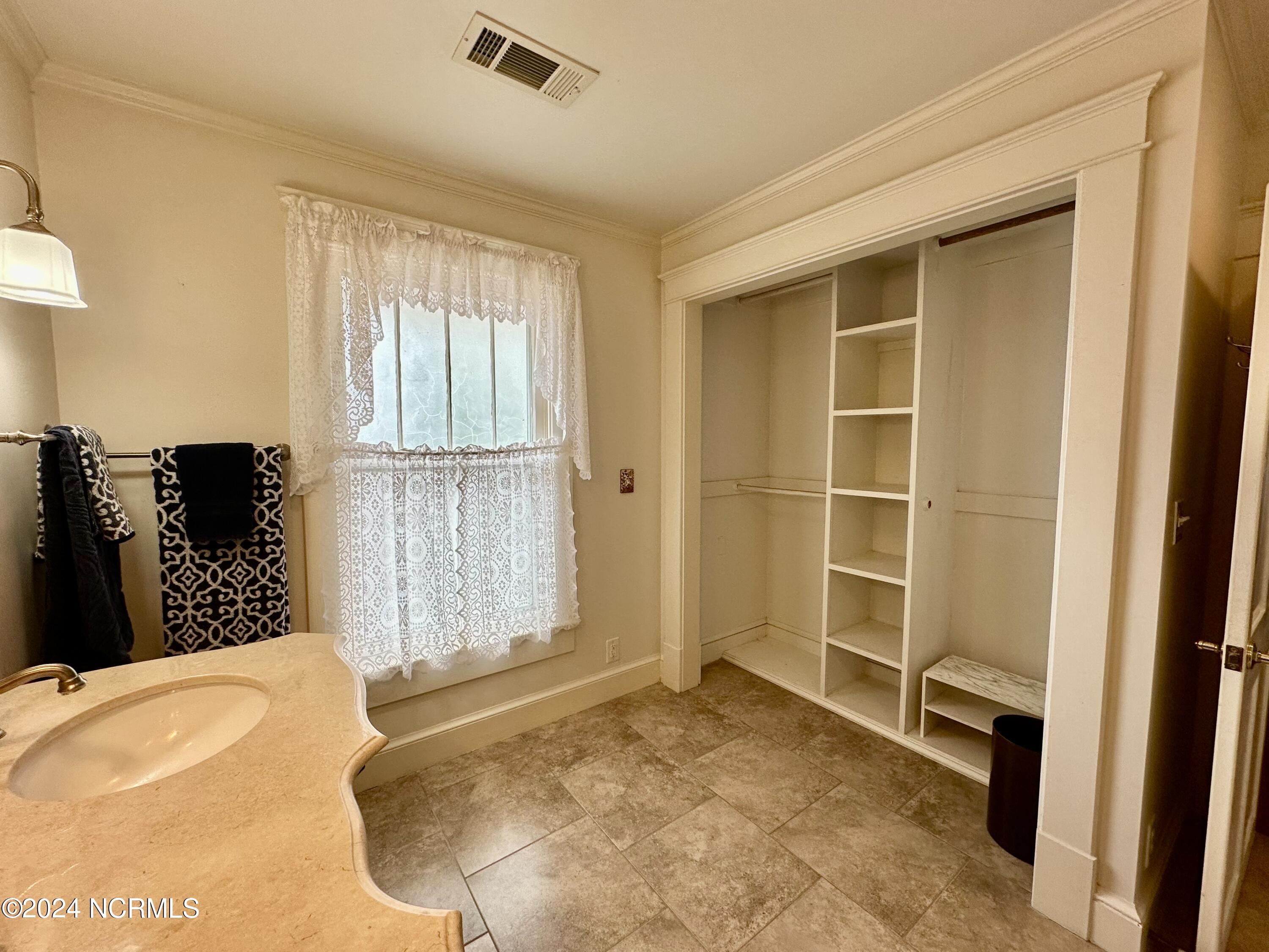 207 W Eden Street Property Photo 43