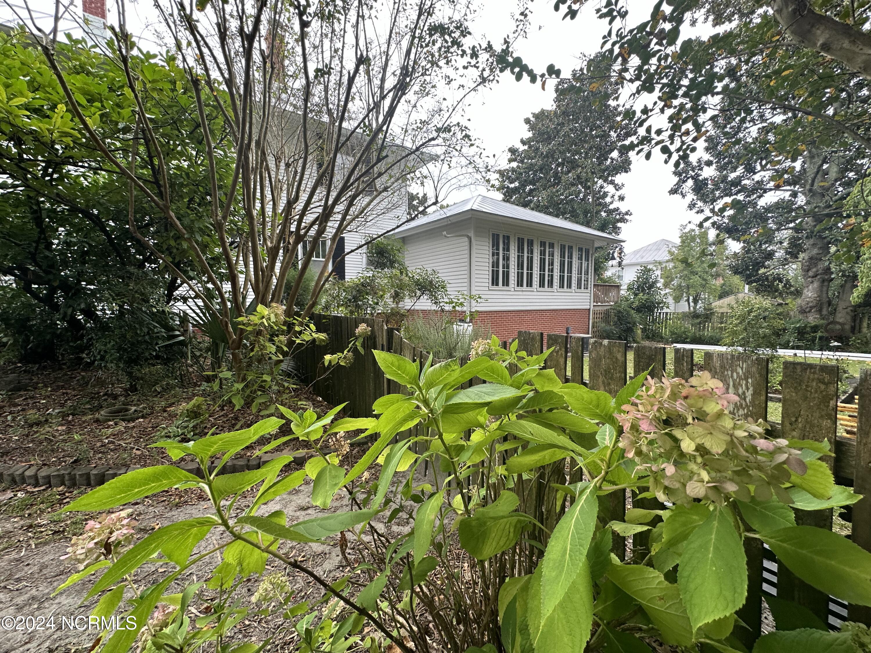 207 W Eden Street Property Photo 44