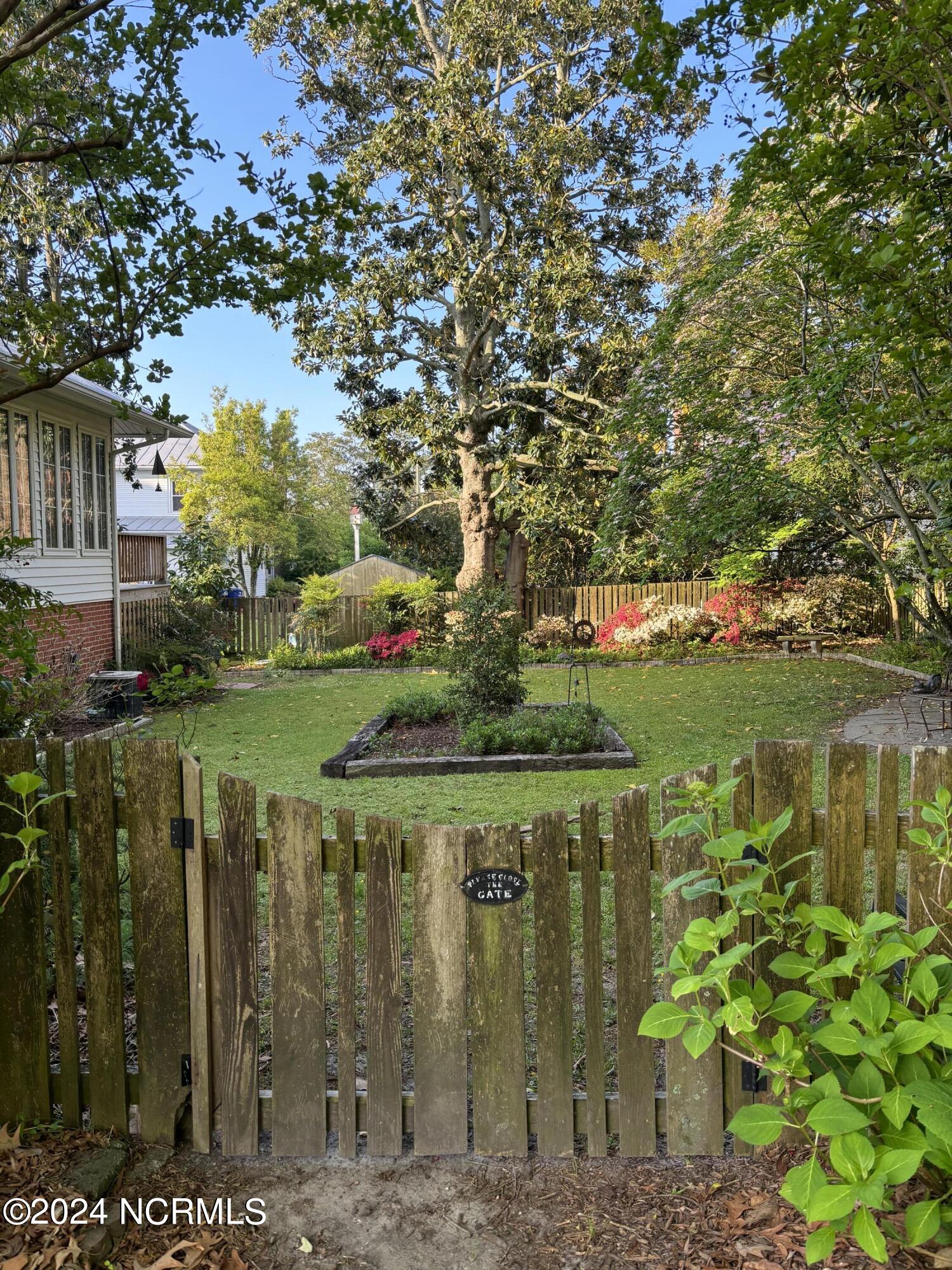 207 W Eden Street Property Photo 45