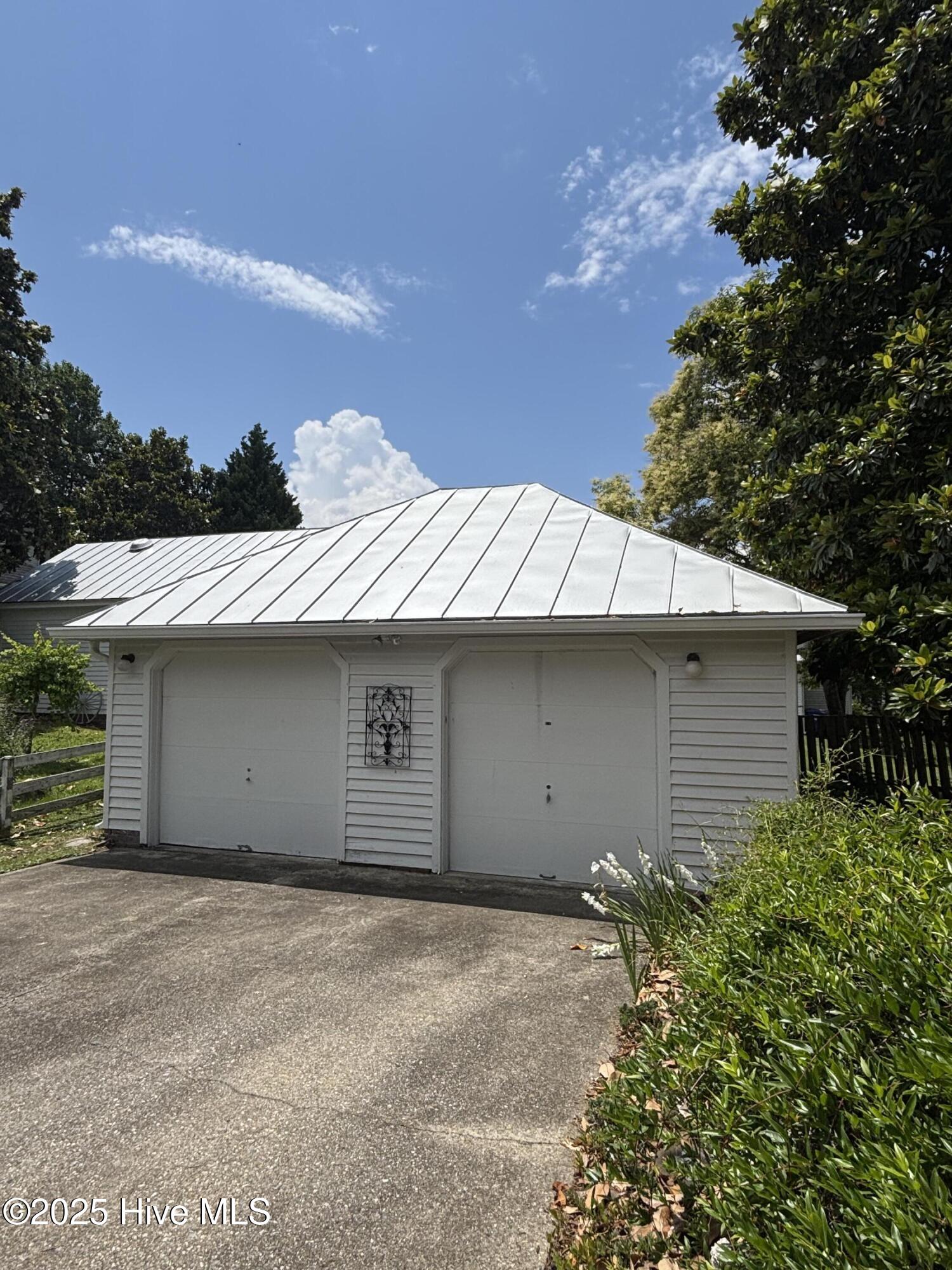 207 W Eden Street Property Photo 51
