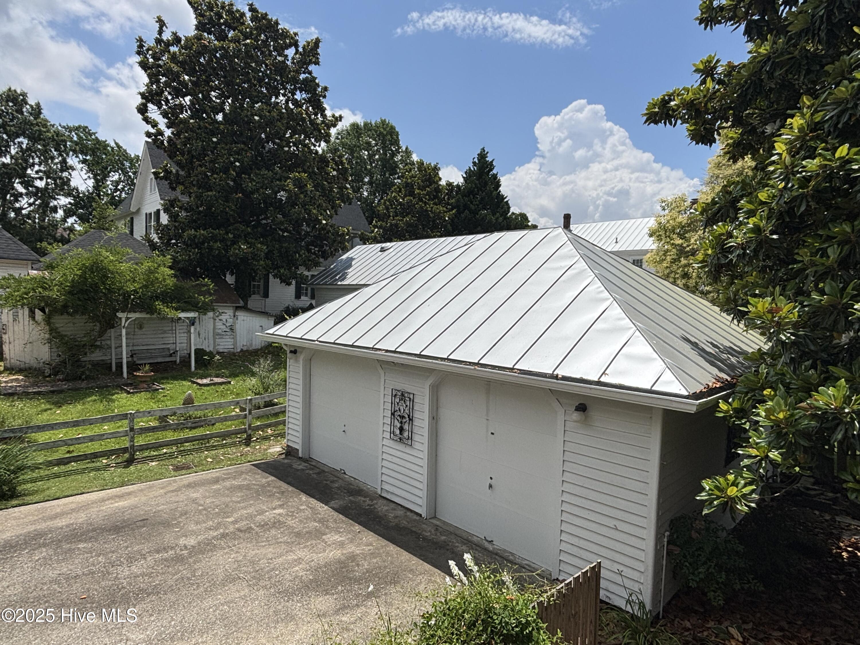 207 W Eden Street Property Photo 52