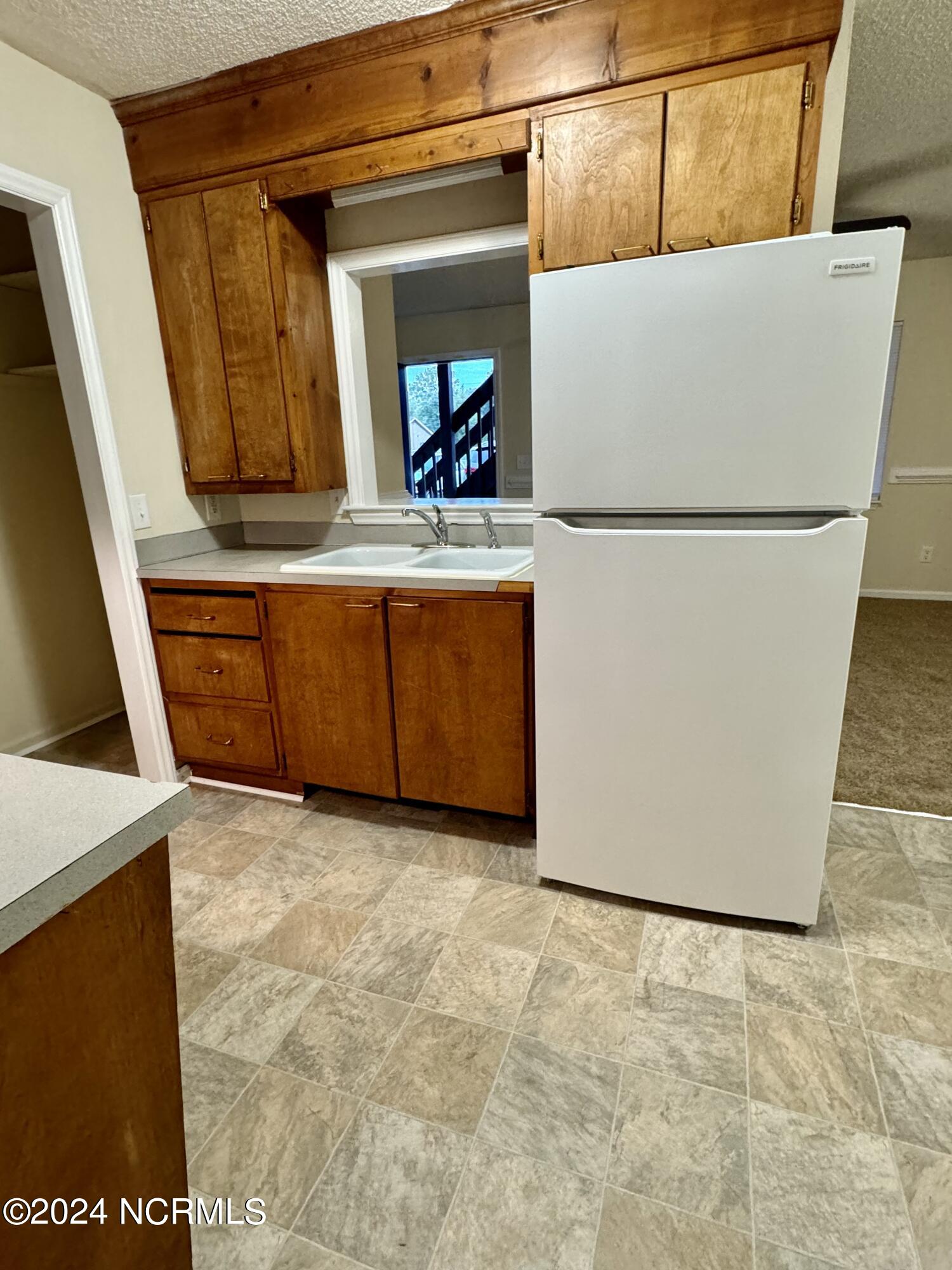 772 E 3rd Street K Property Photo 6