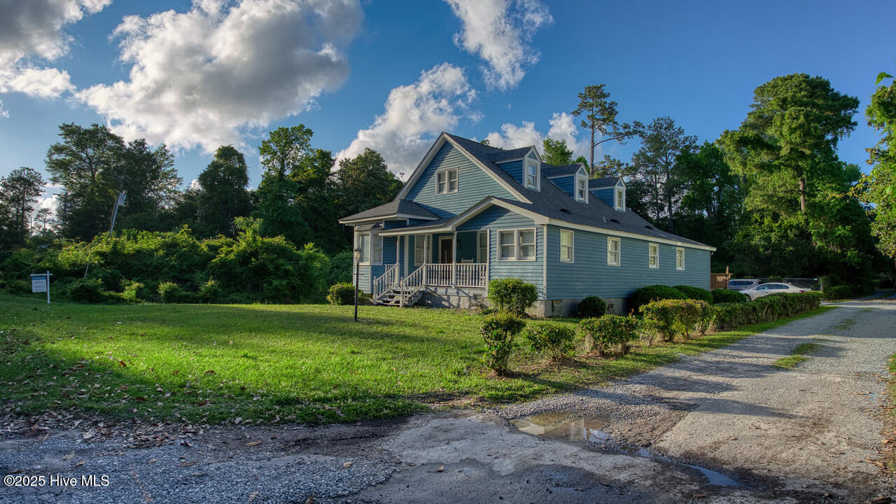 521 Airlie Road Property Photo 4