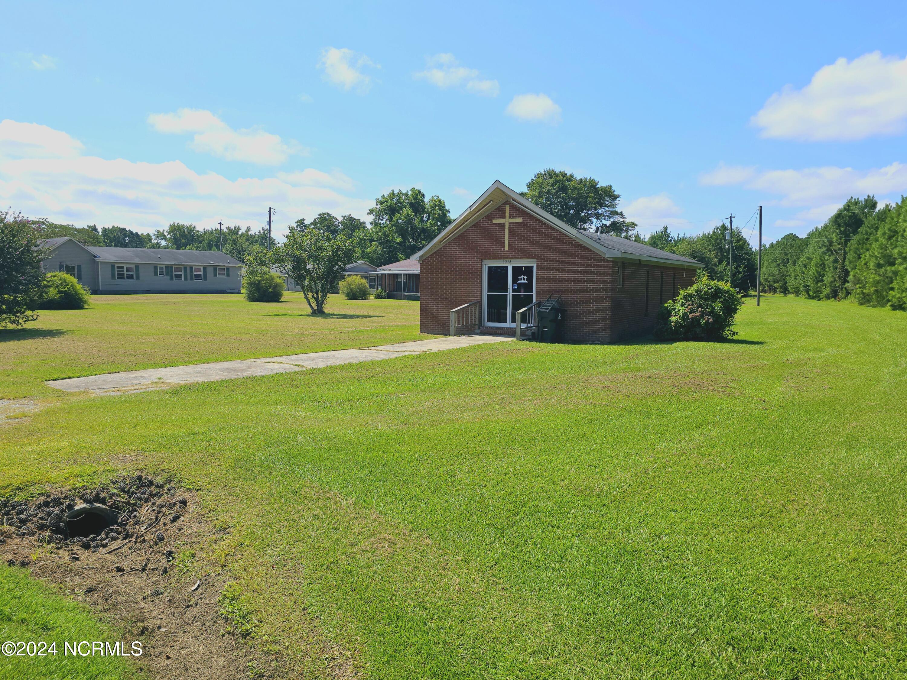1814 Hickory Grove Road Property Photo 2