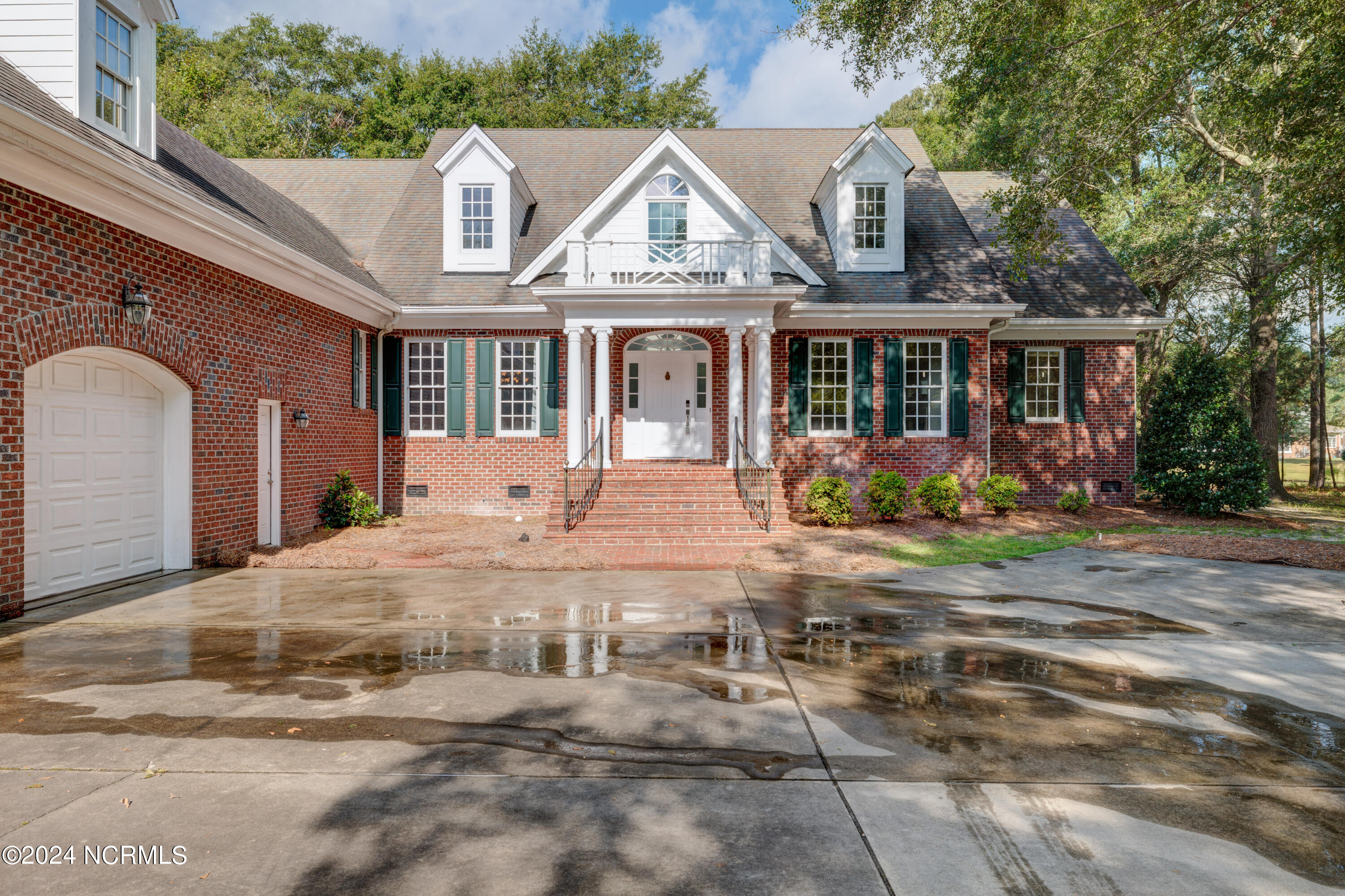 140 River Woods Drive Property Photo 4