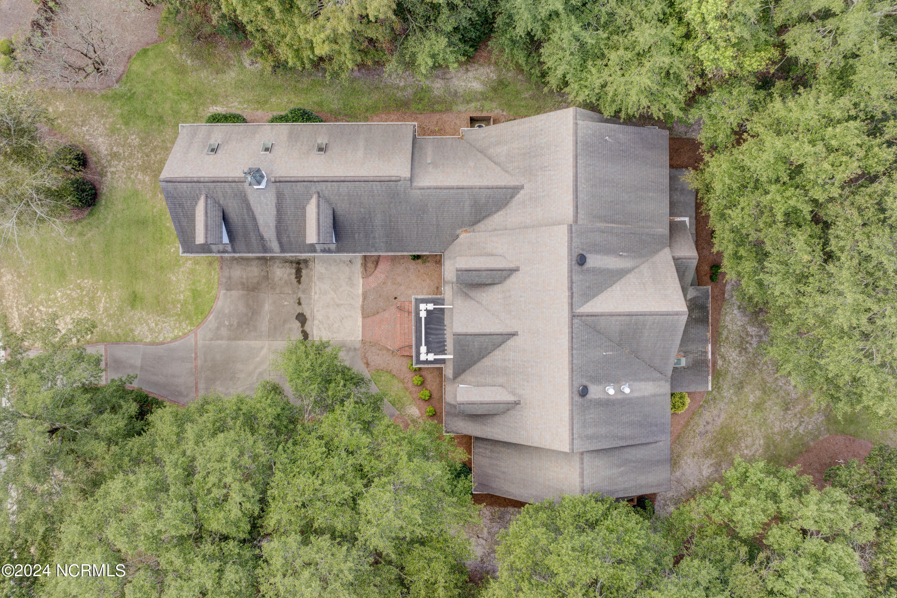 140 River Woods Drive Property Photo 5