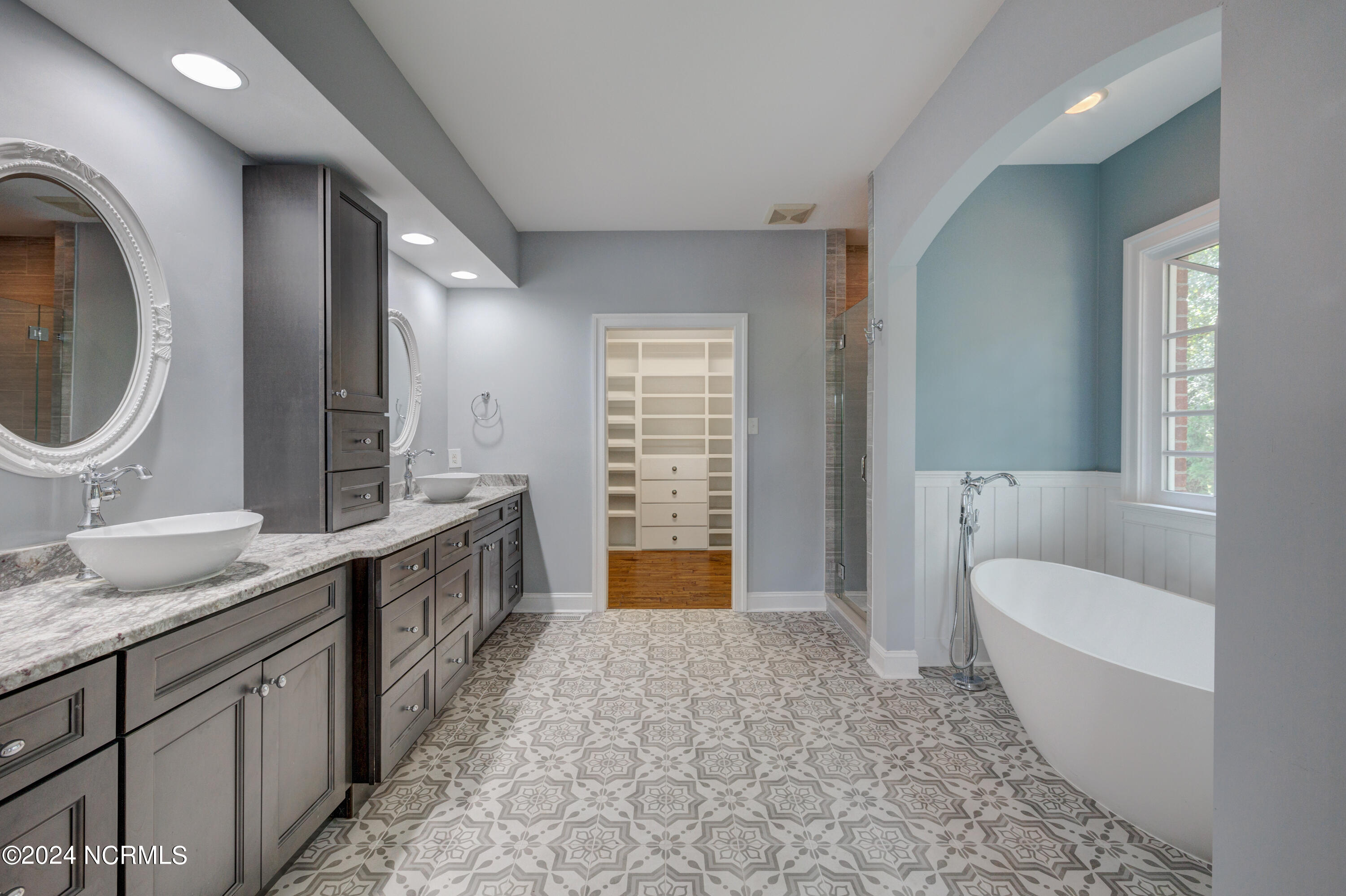 140 River Woods Drive Property Photo 51