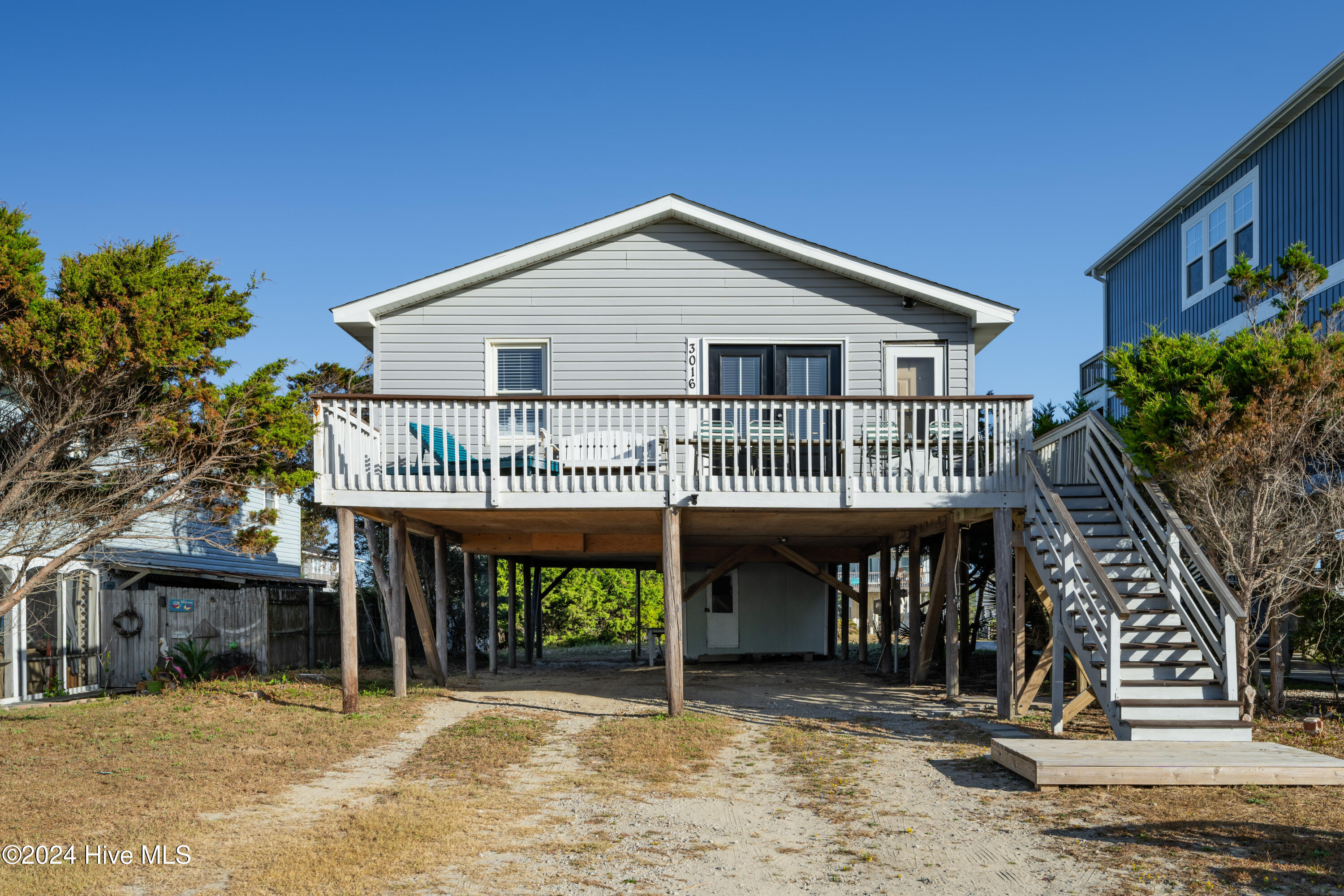 3016 W Beach Drive Property Photo 1