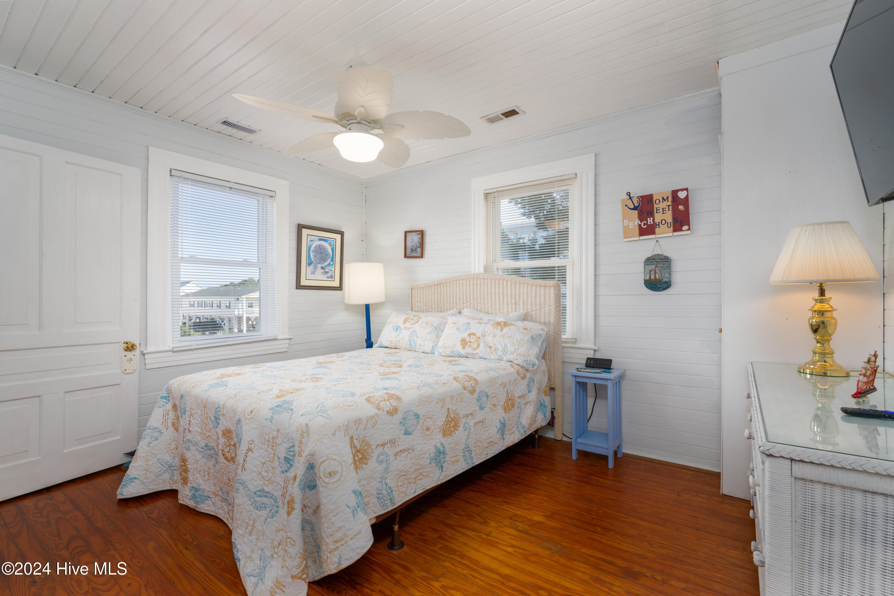 3016 W Beach Drive Property Photo 15