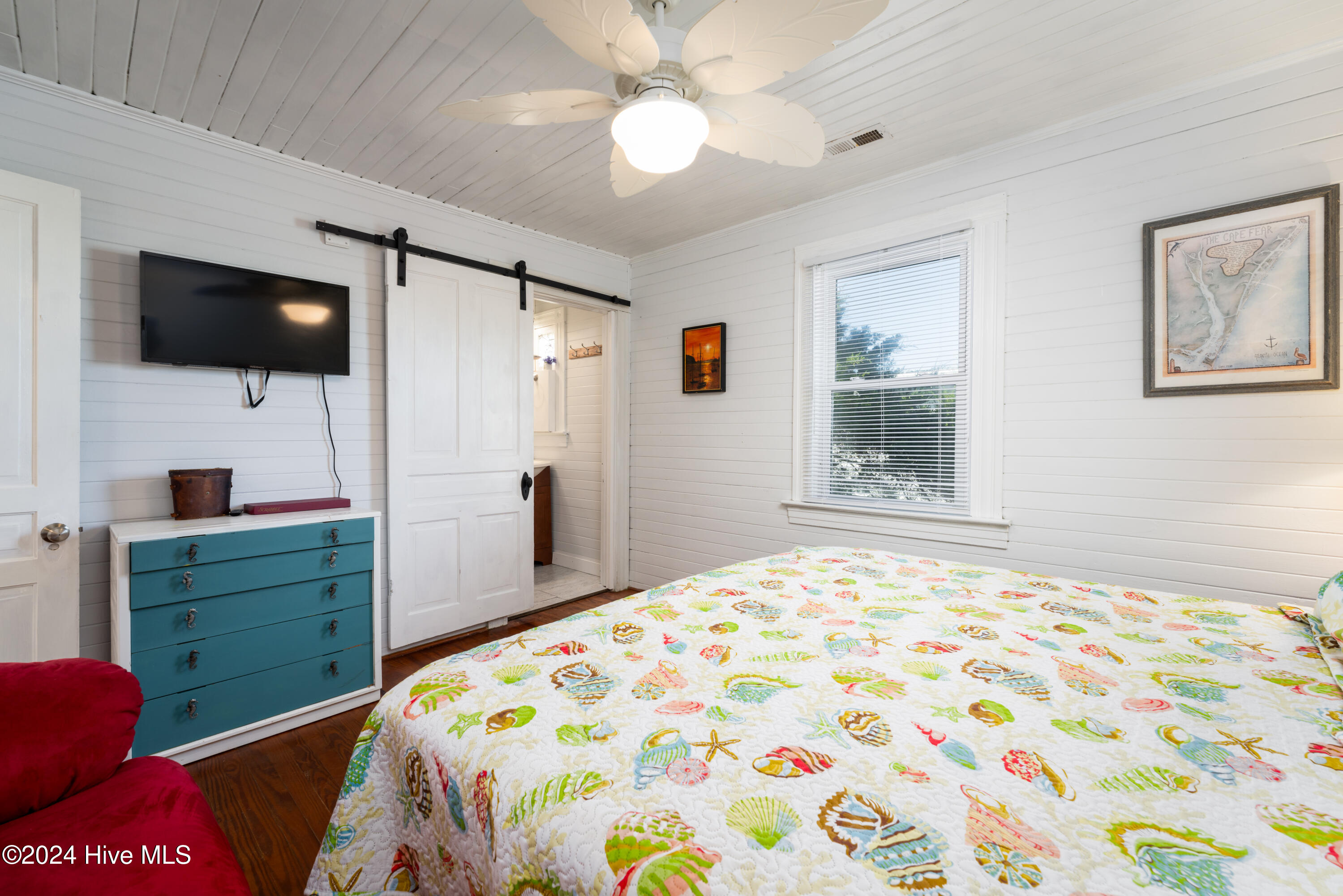 3016 W Beach Drive Property Photo 17
