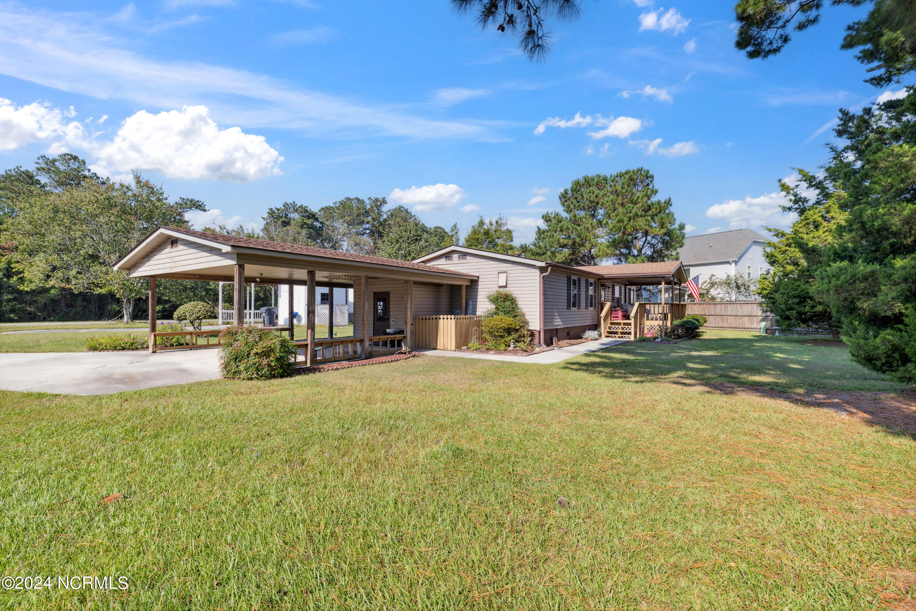803 Jetty Court Property Photo 3