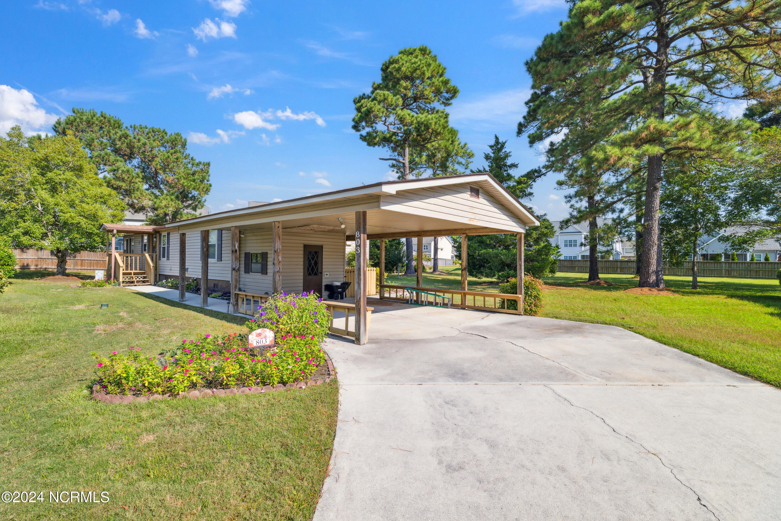 803 Jetty Court Property Photo 4