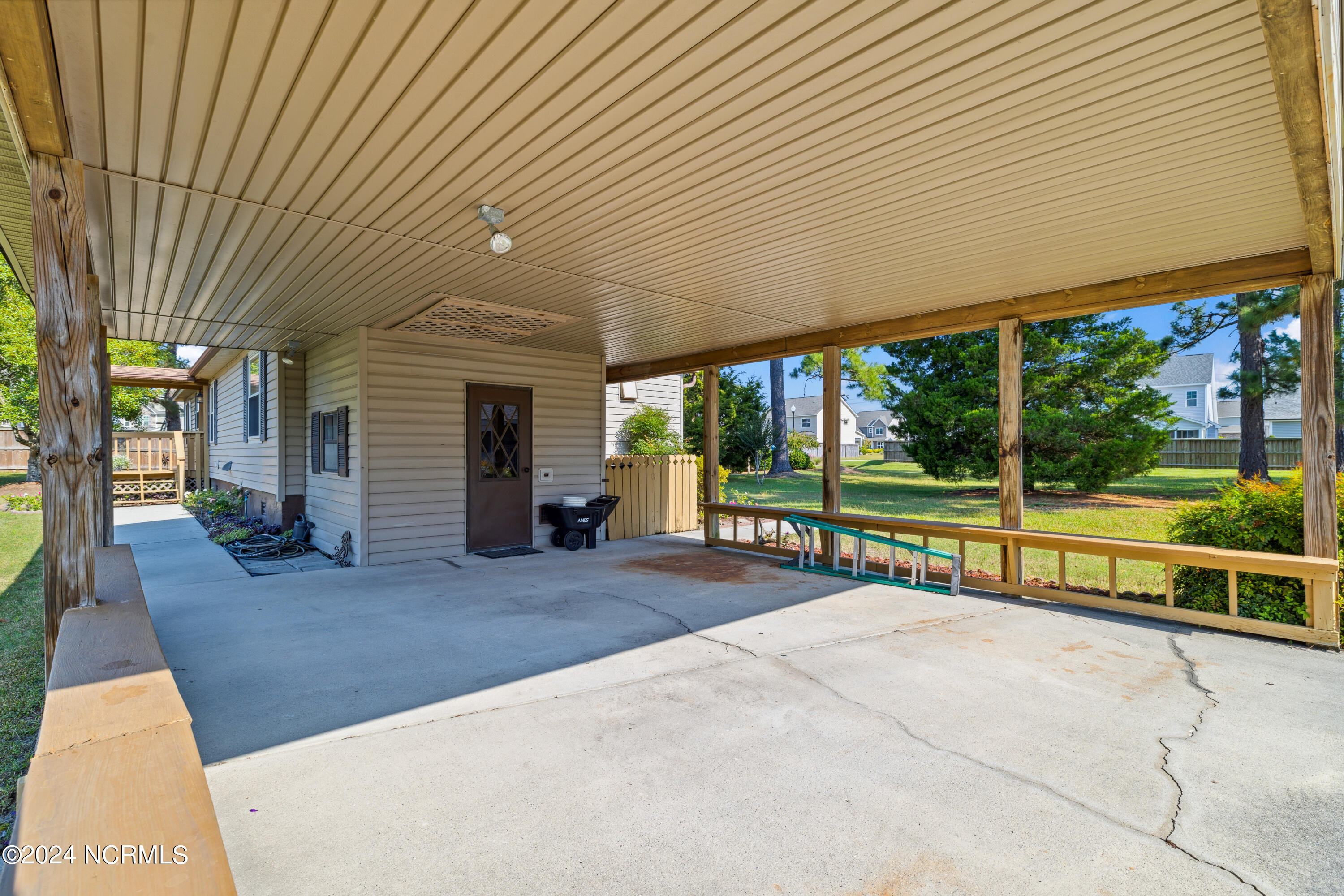 803 Jetty Court Property Photo 9