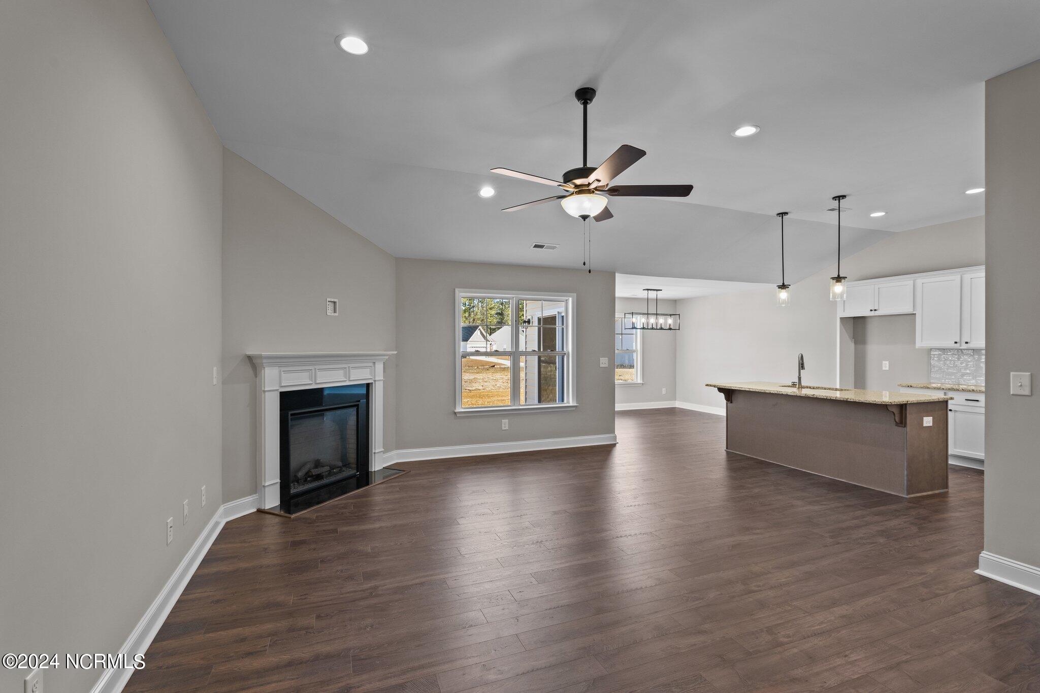 708 Oleander Drive Property Photo 6