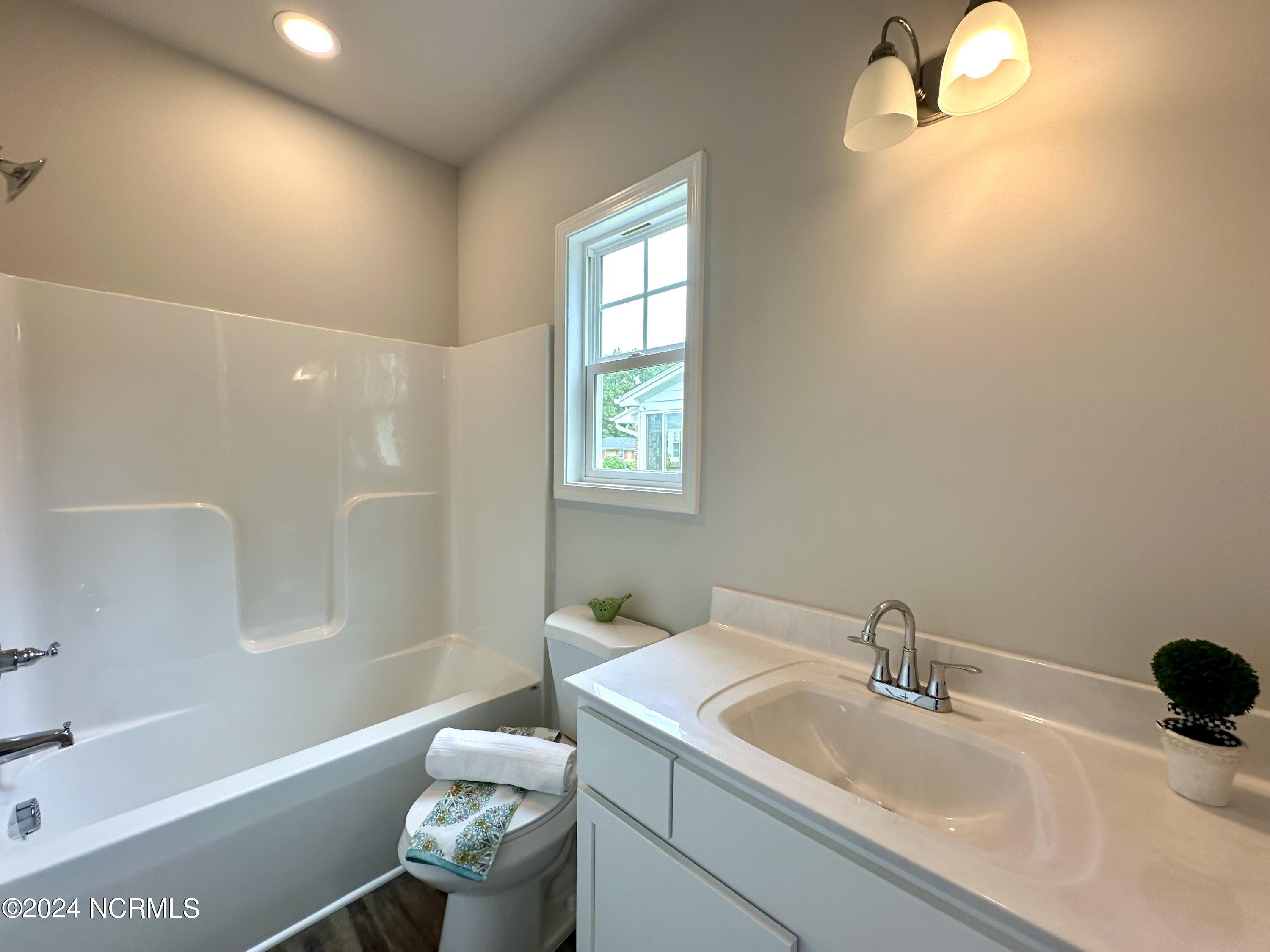 211 Britt Street Property Photo 15