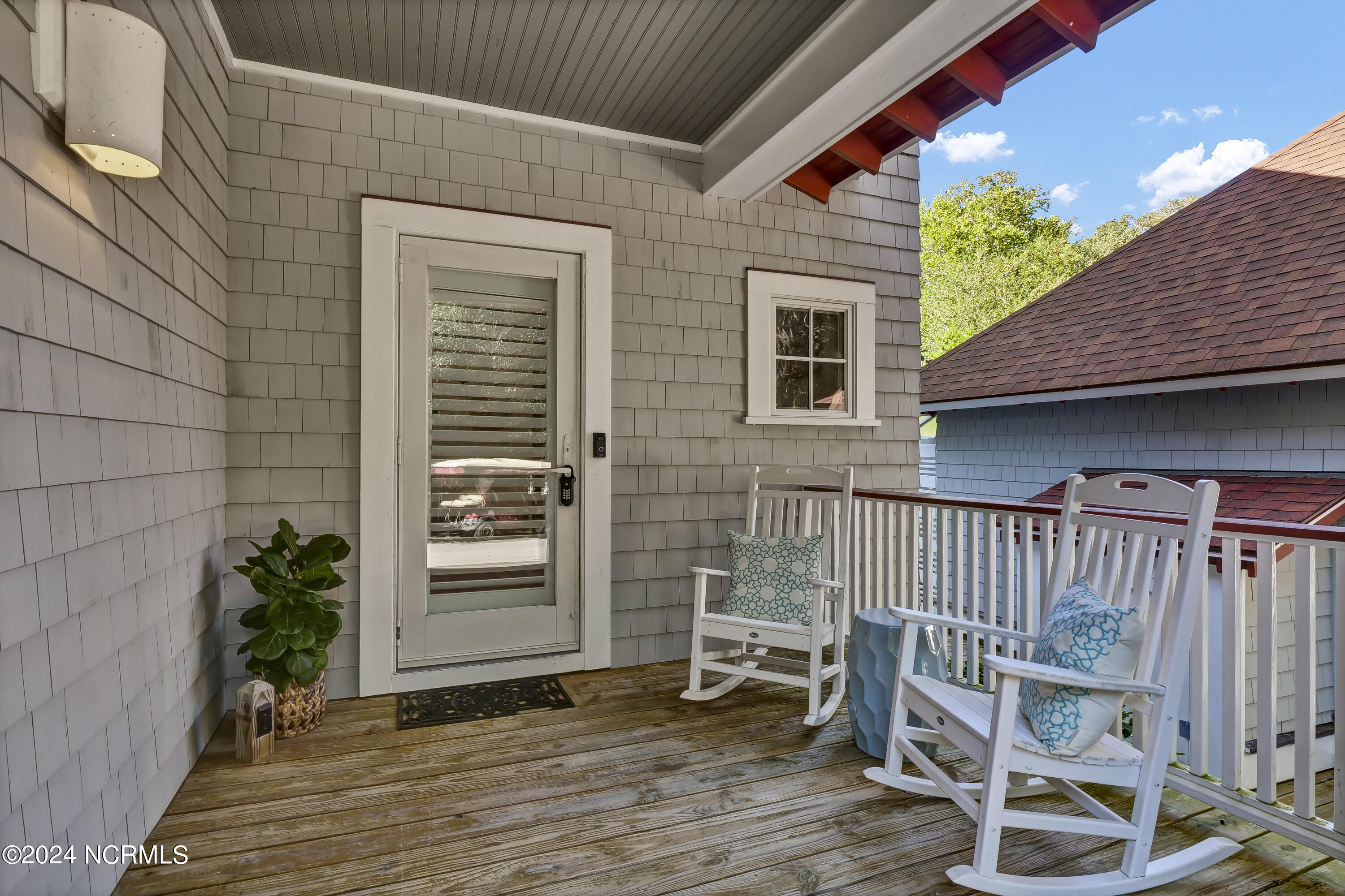 15 Surfboat Court Property Photo 4