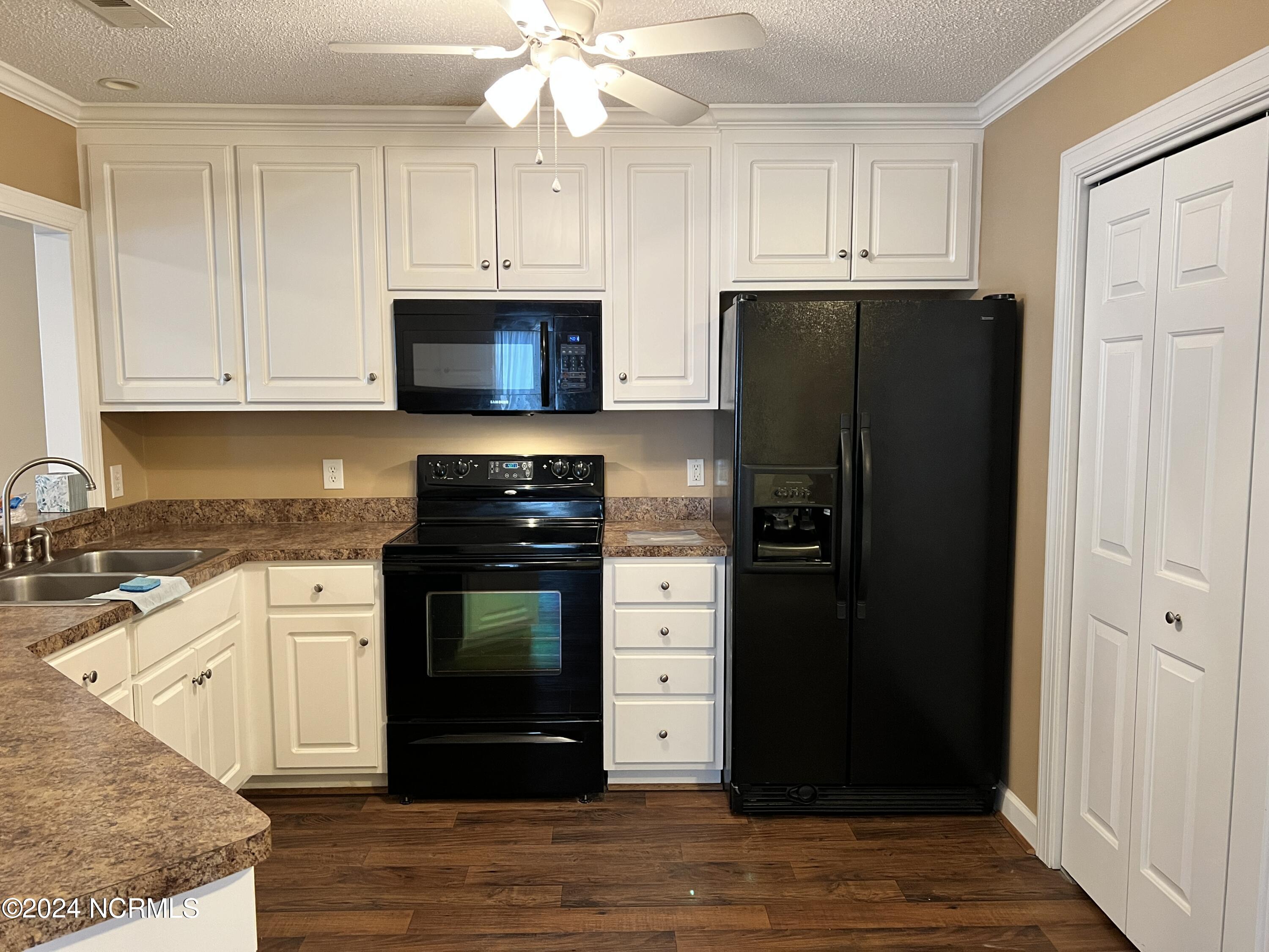 2429 Winding Creek Drive Property Photo 9