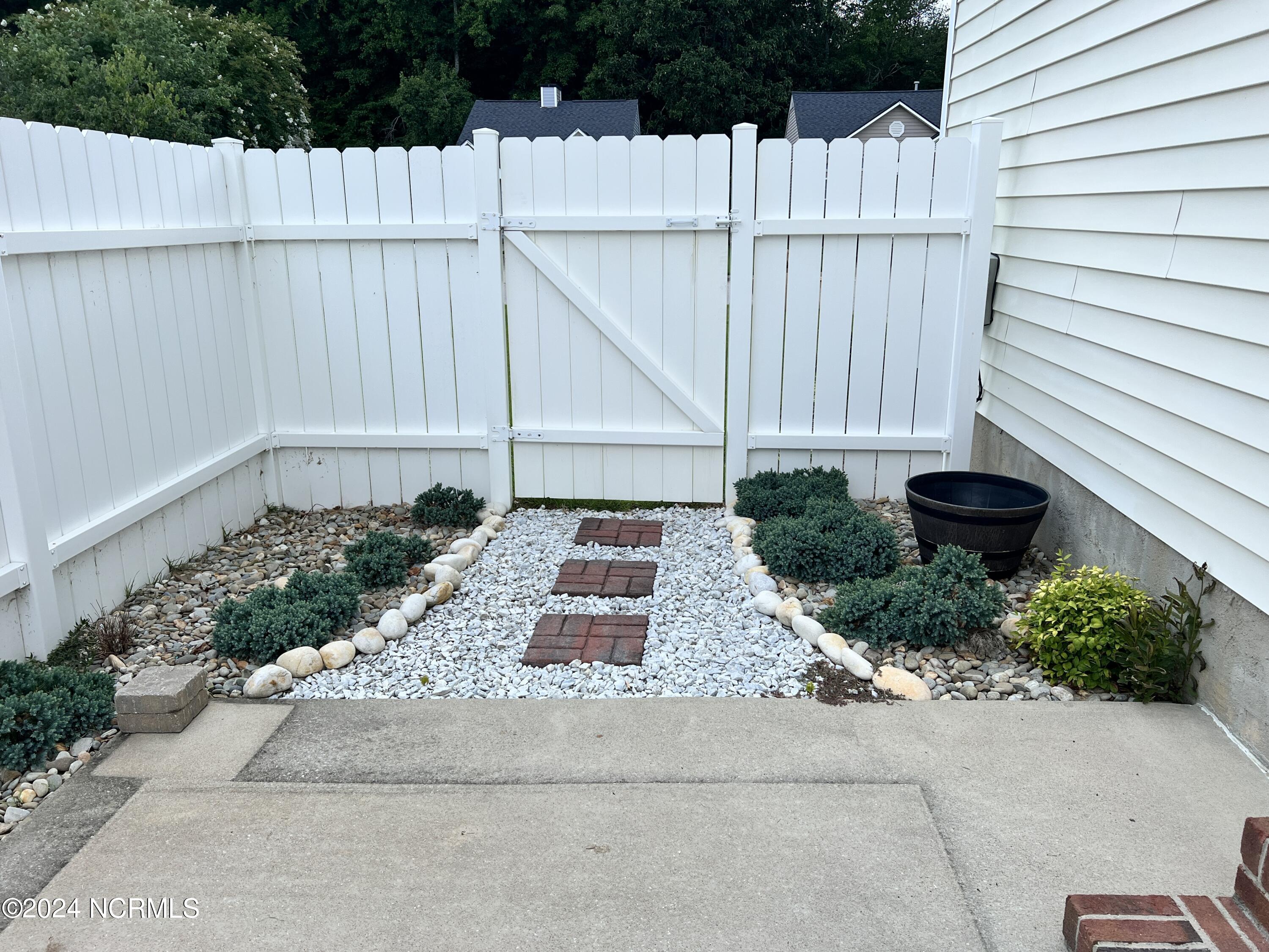 2429 Winding Creek Drive Property Photo 20