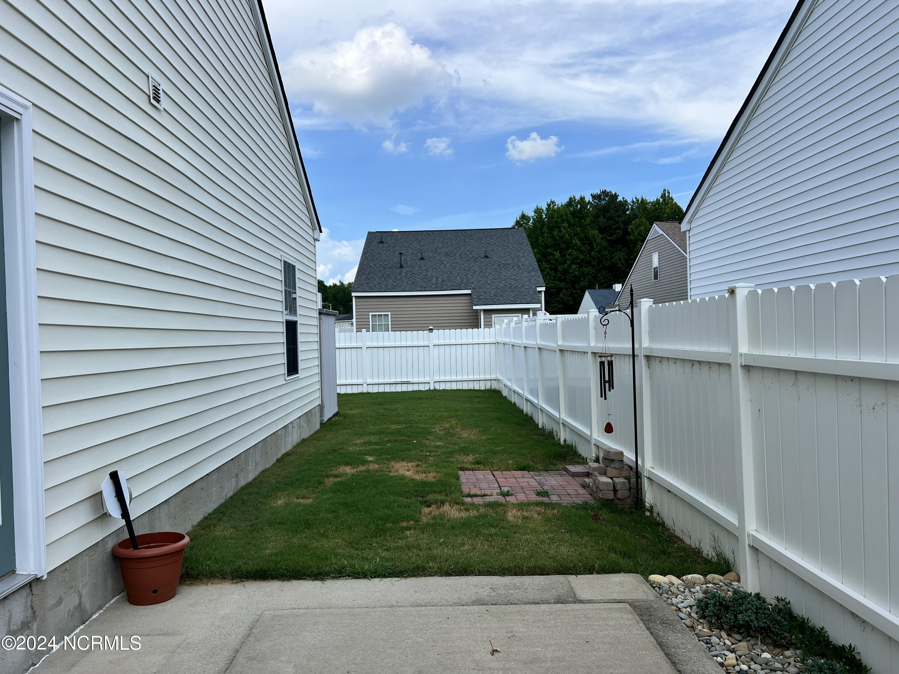 2429 Winding Creek Drive Property Photo 21