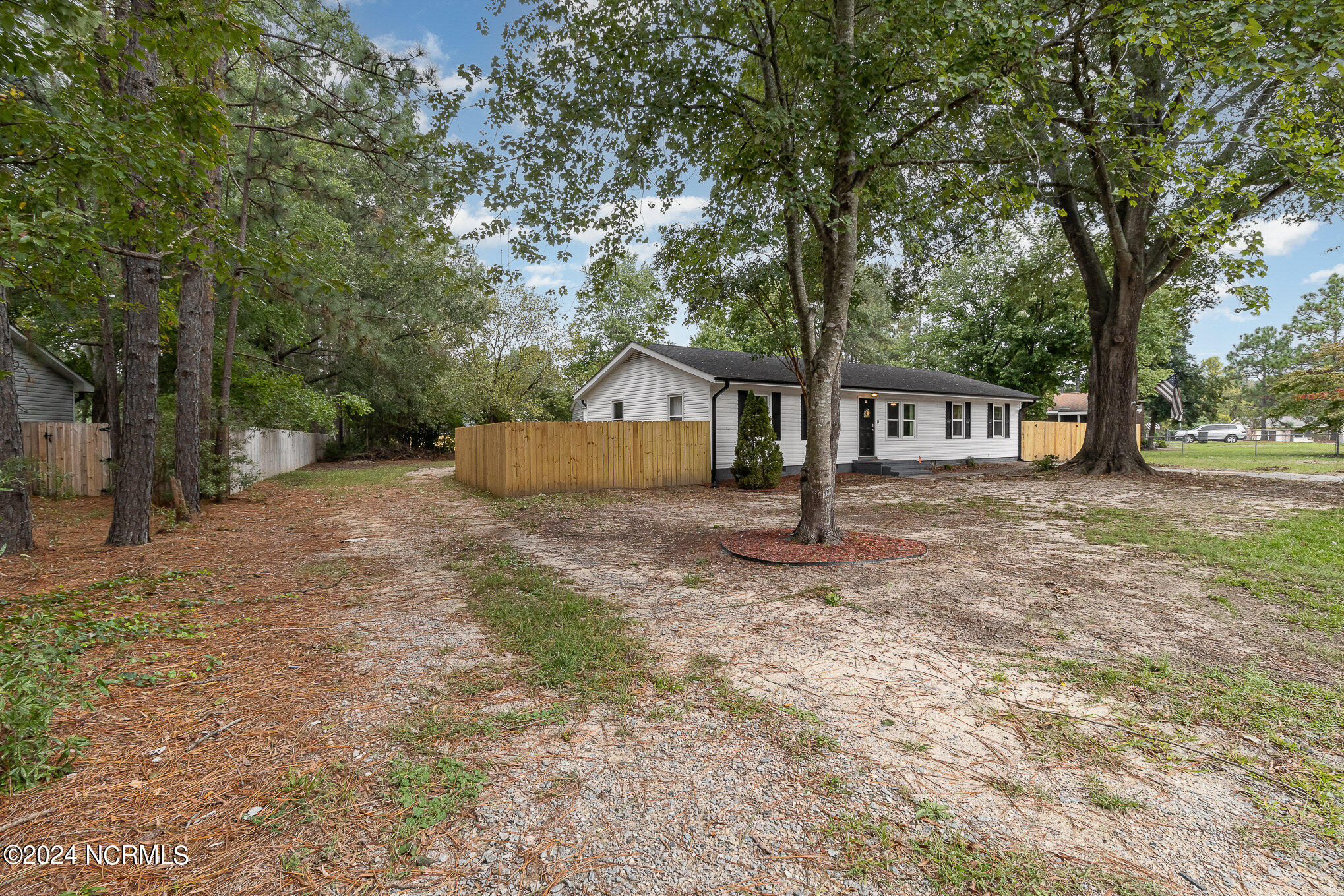 106 Forest Place Property Photo 3