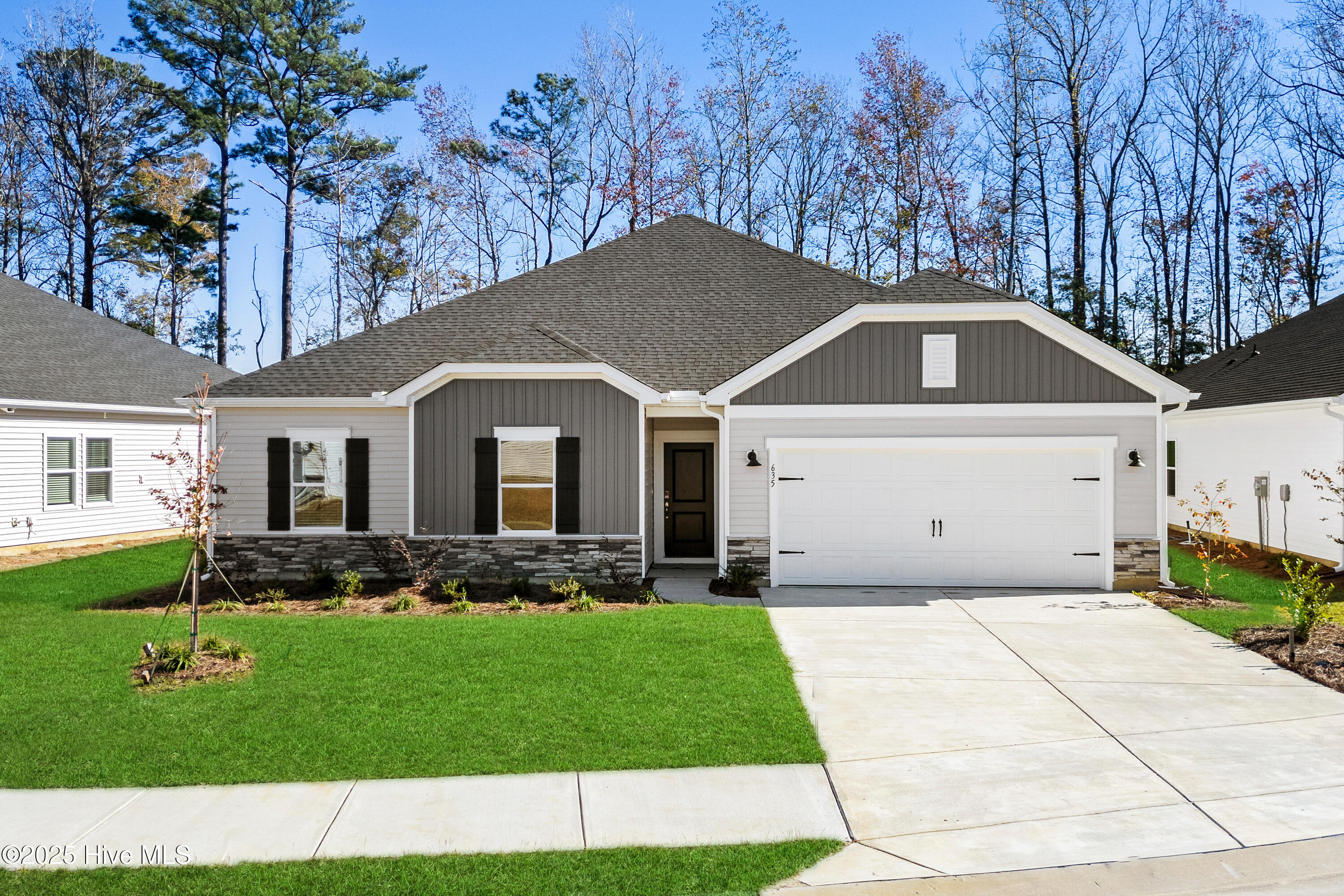 635 Blackthorne Circle Property Photo 1
