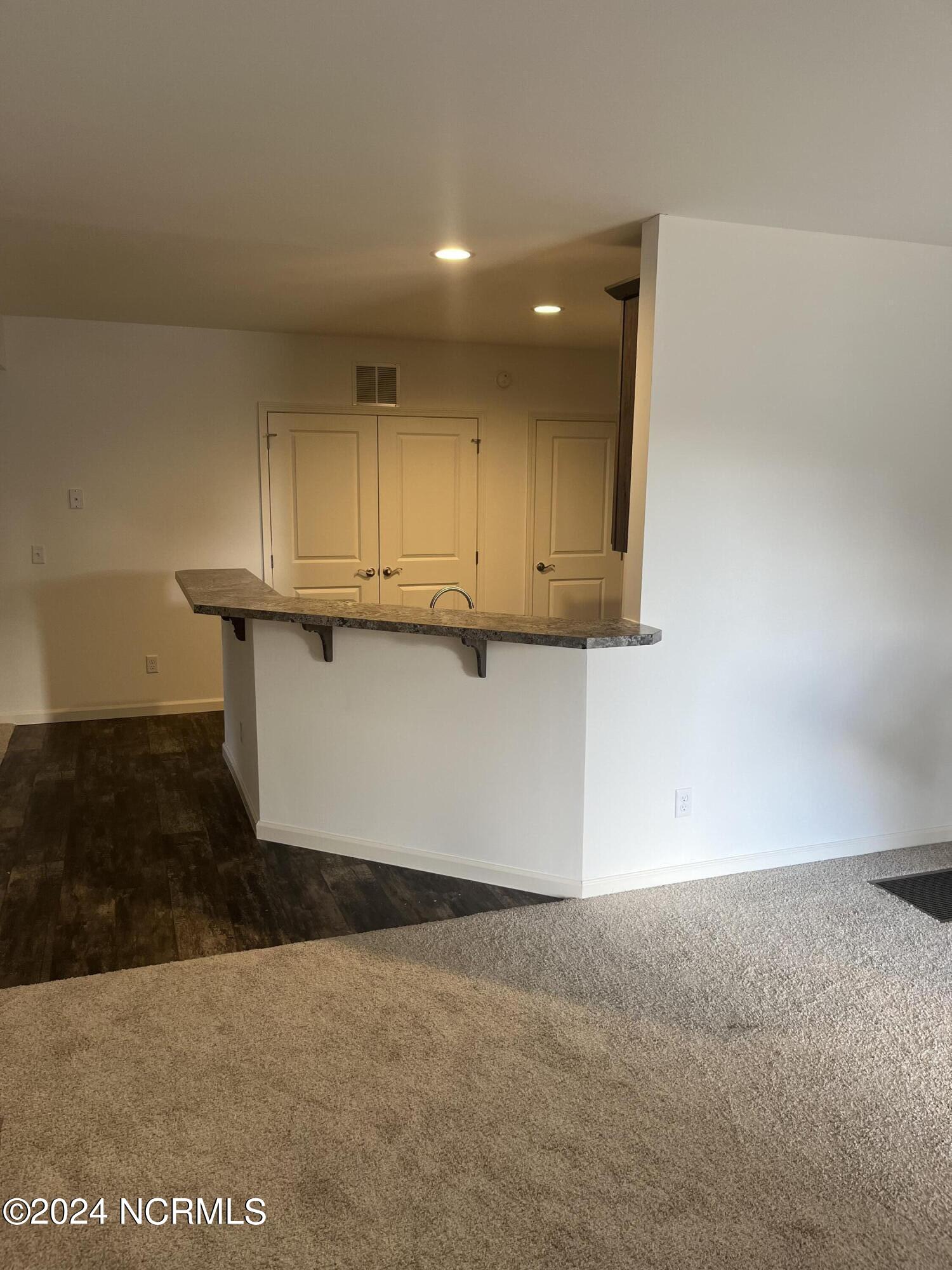 212 S William Street Property Photo 3