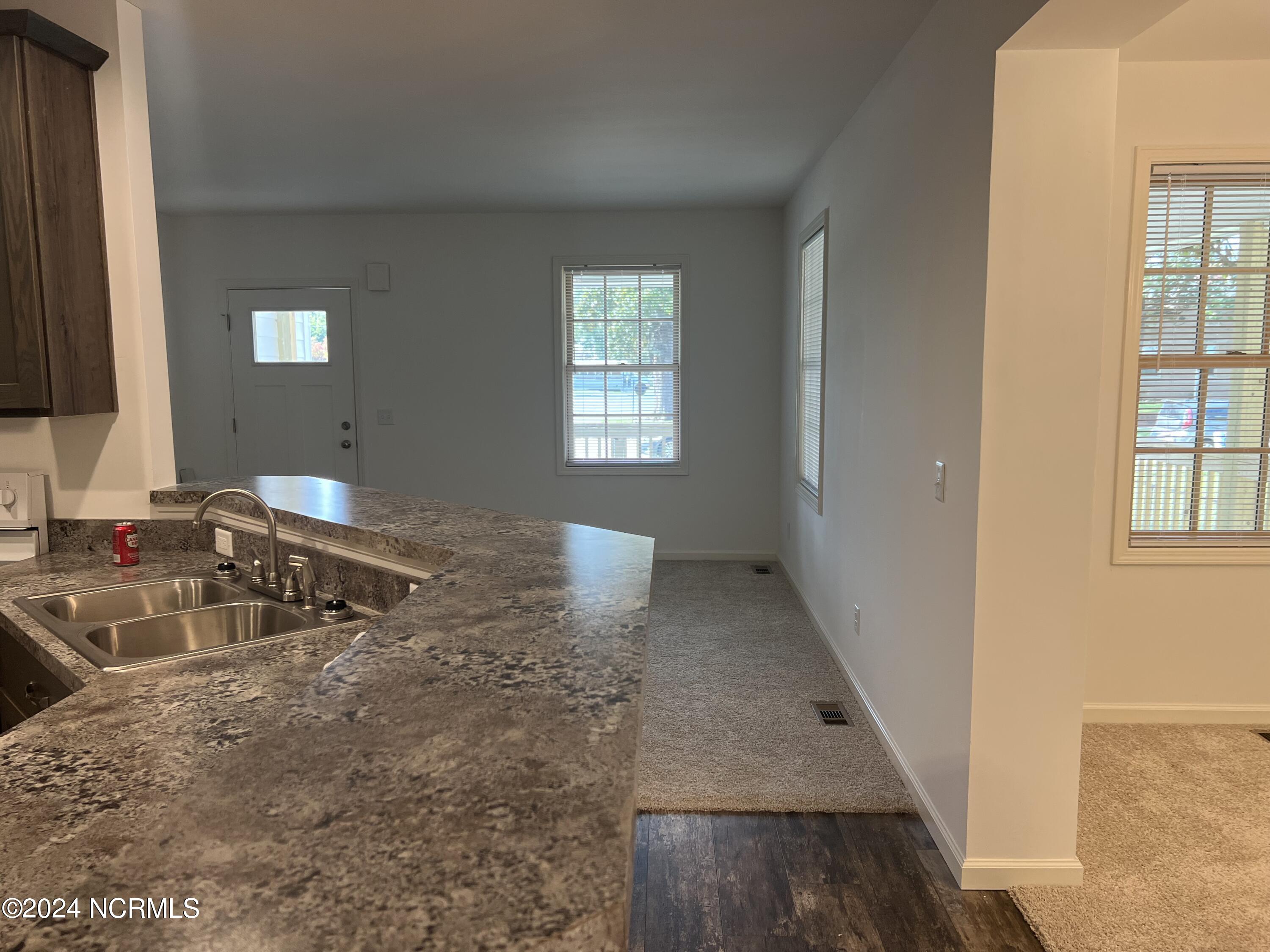 212 S William Street Property Photo 4