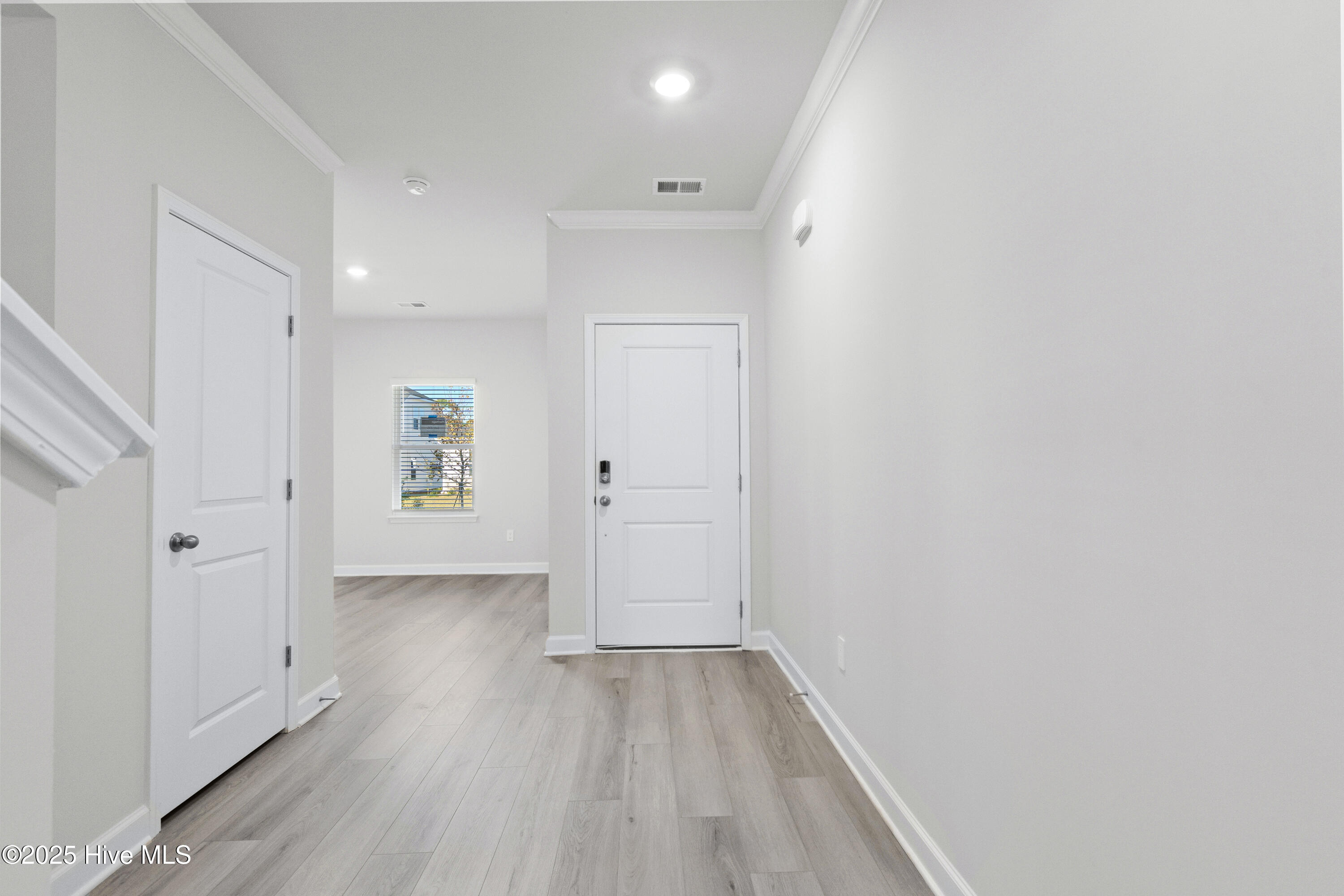 623 Blackthorne Circle Property Photo 3