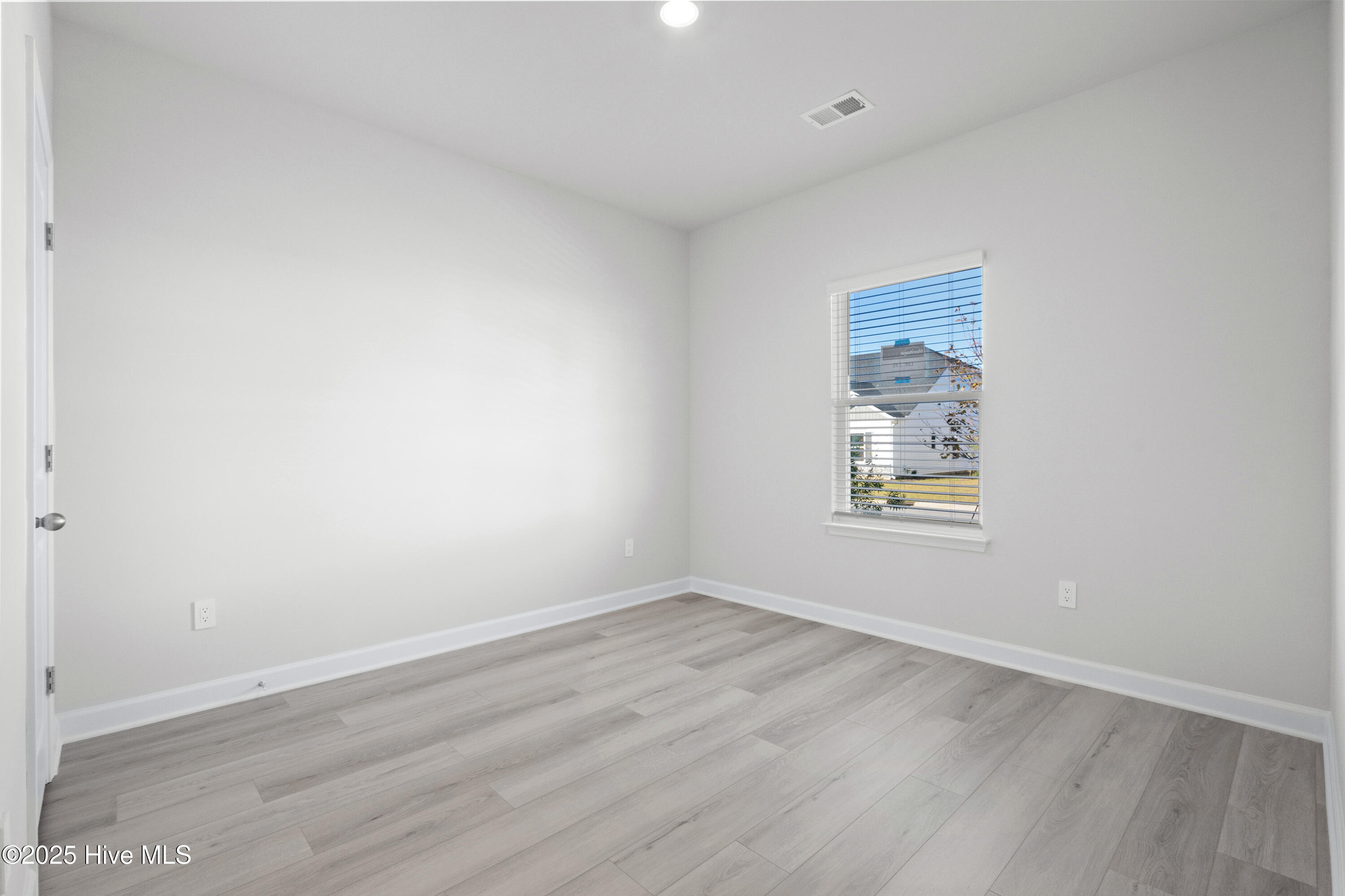 623 Blackthorne Circle Property Photo 4