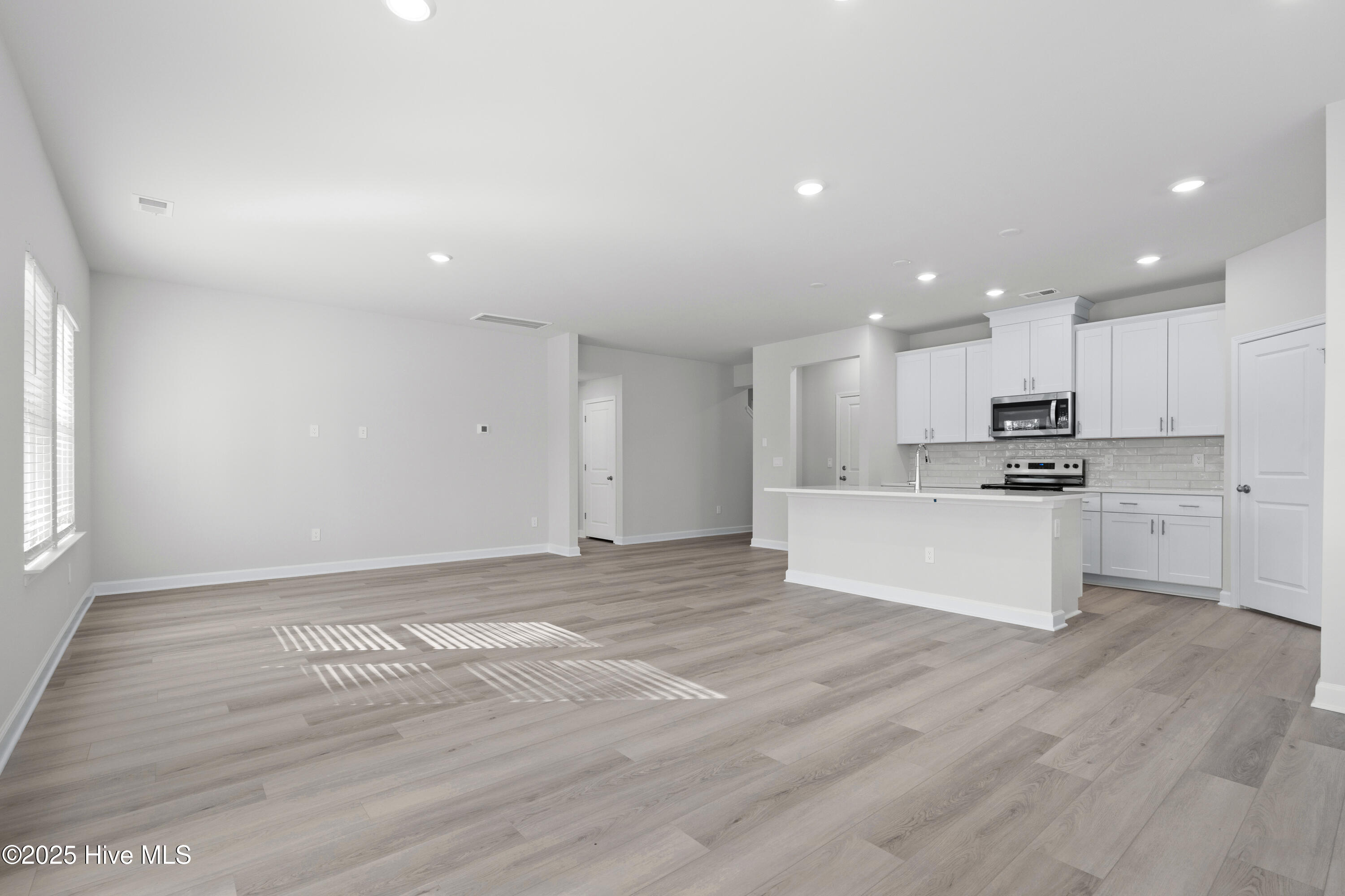 623 Blackthorne Circle Property Photo 16